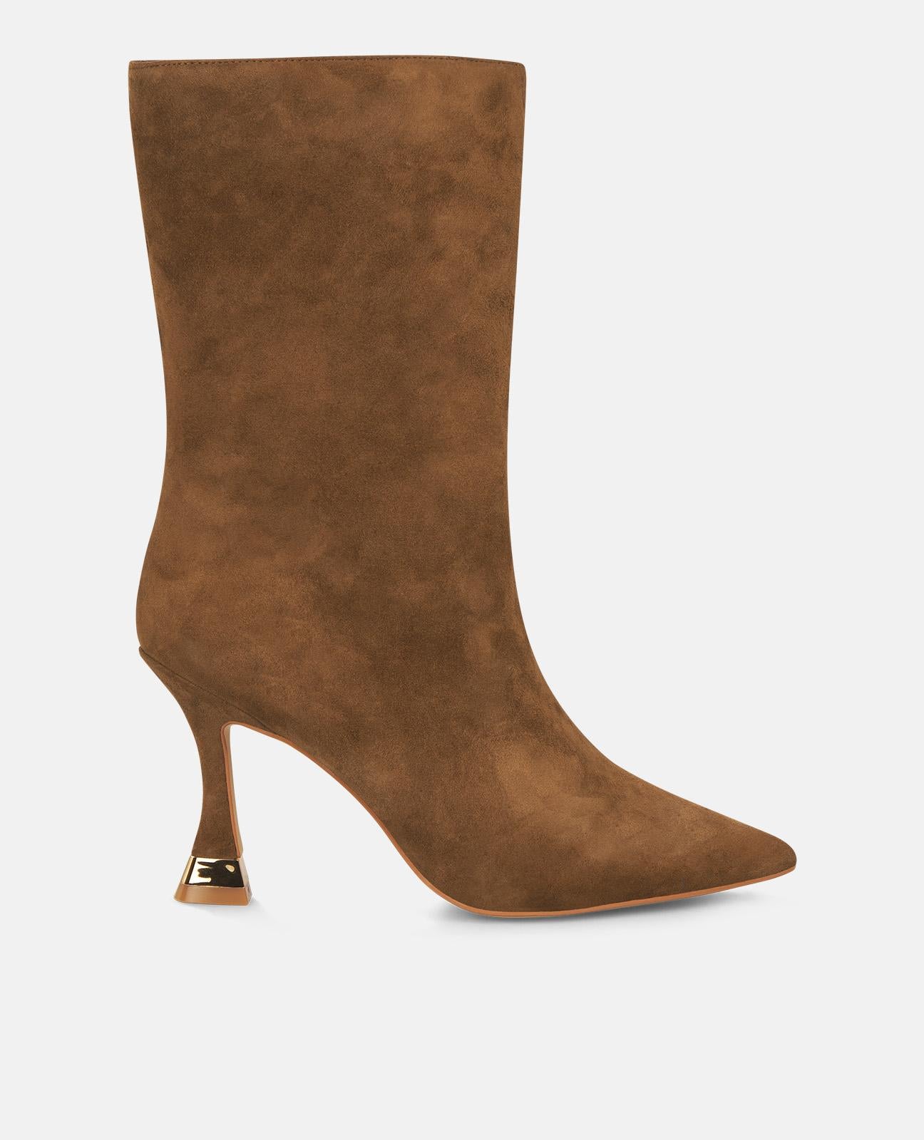 BOTA DE TORNOZELO COM PORMENOR METÁLICO