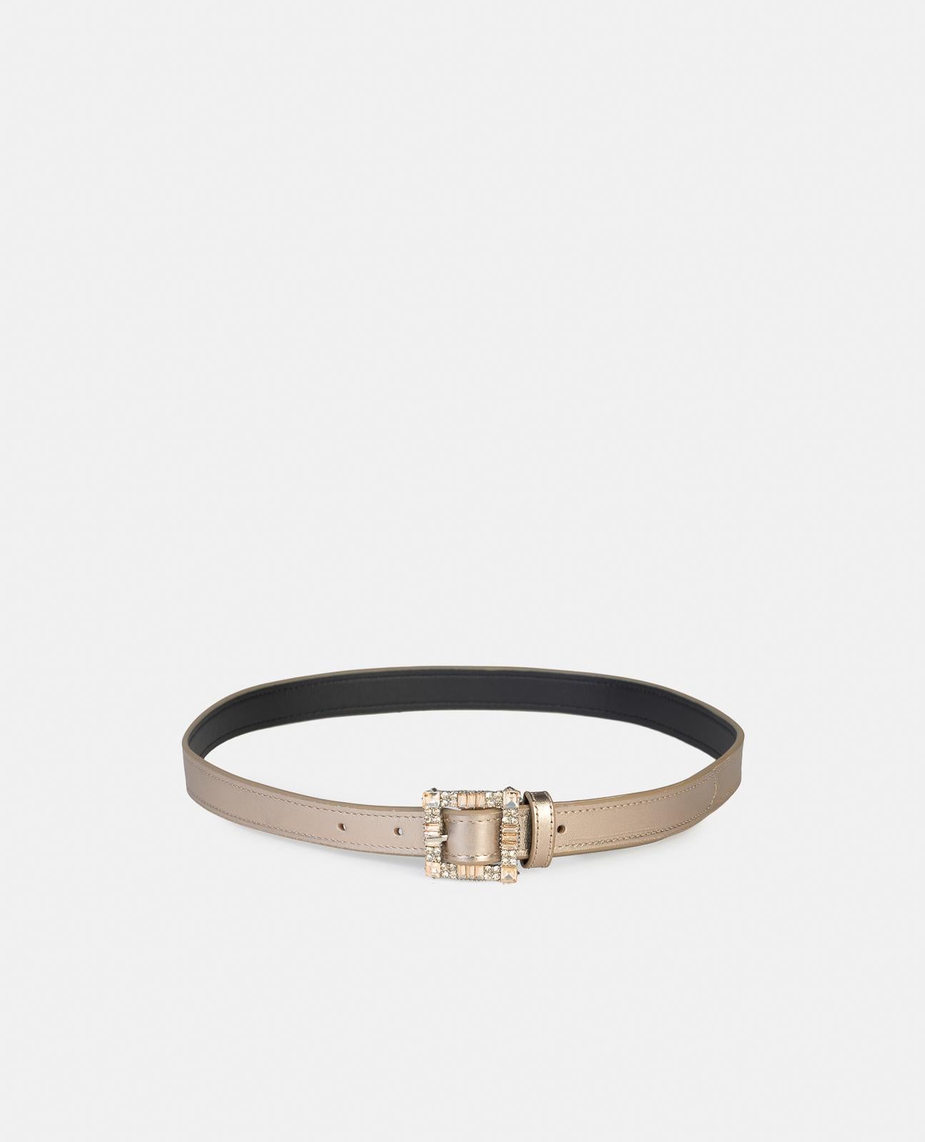 BELT WITH BUCKLE DETAIL