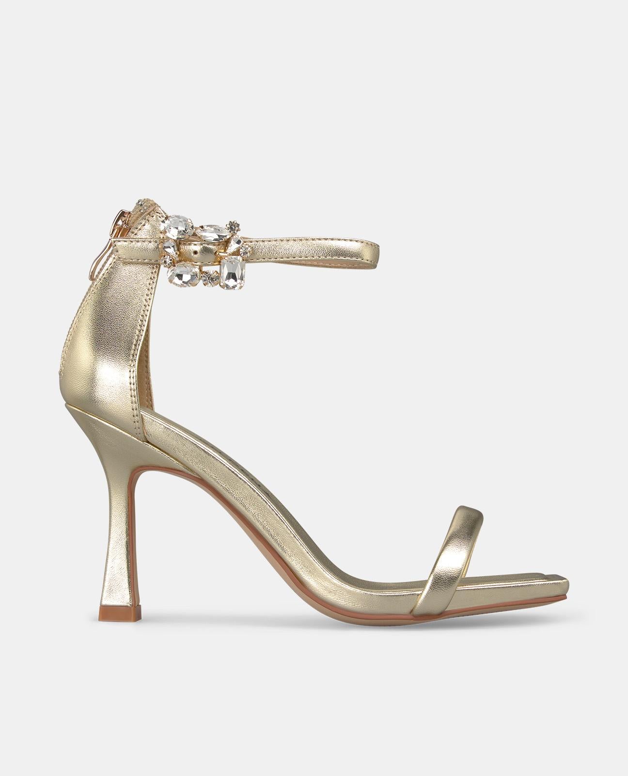 SANDÁLIA COM FIVELA DE JÓIAS