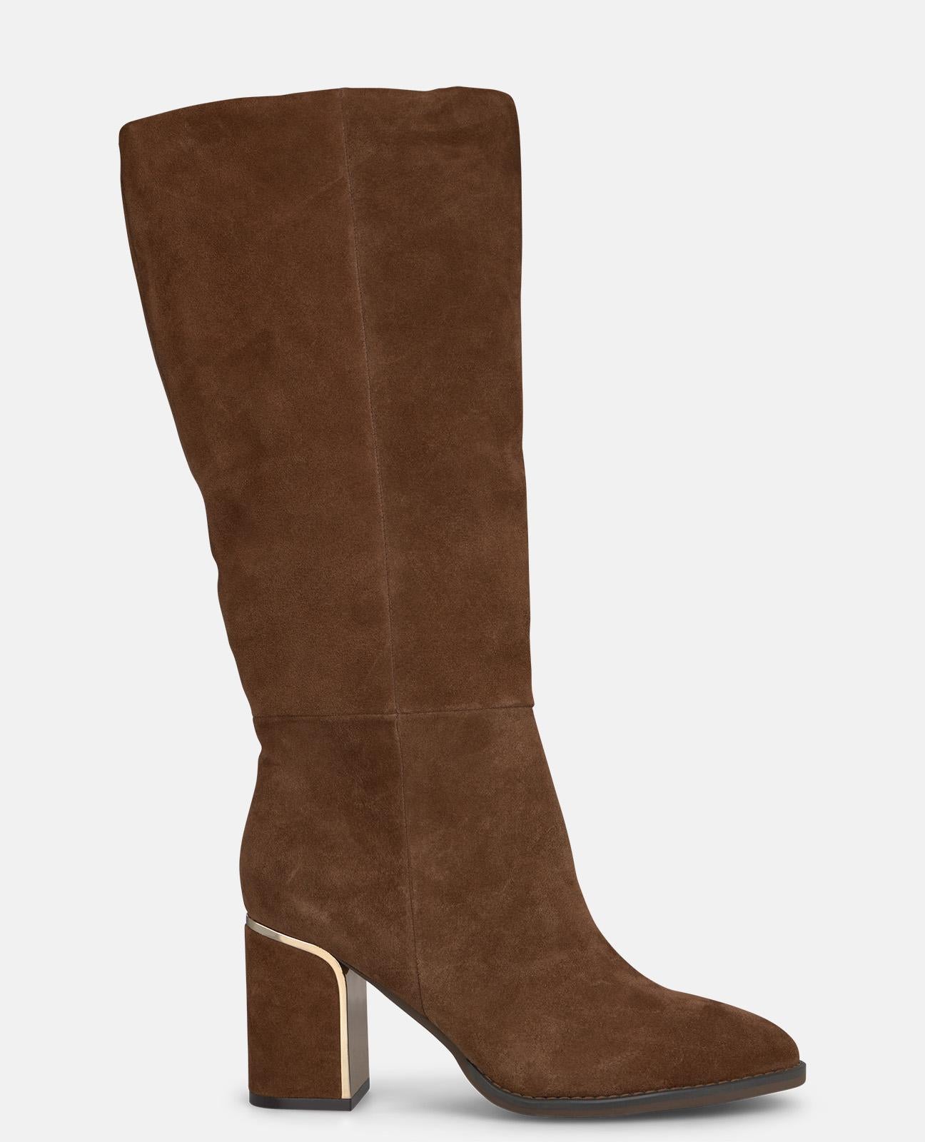 BOTA CON TACÓN ANCHO