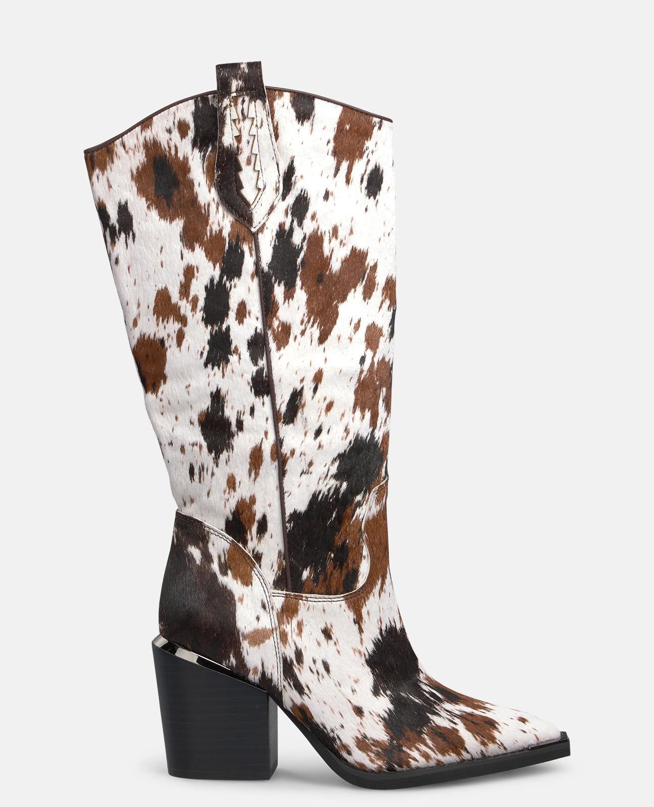 BOTA DE SALTO ALTO COM ESTAMPADO DE VACA