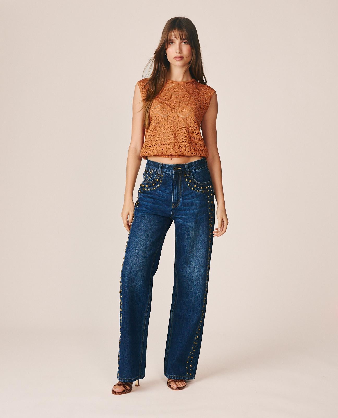 PANTALÓN VAQUERO TACHAS METÁLICAS