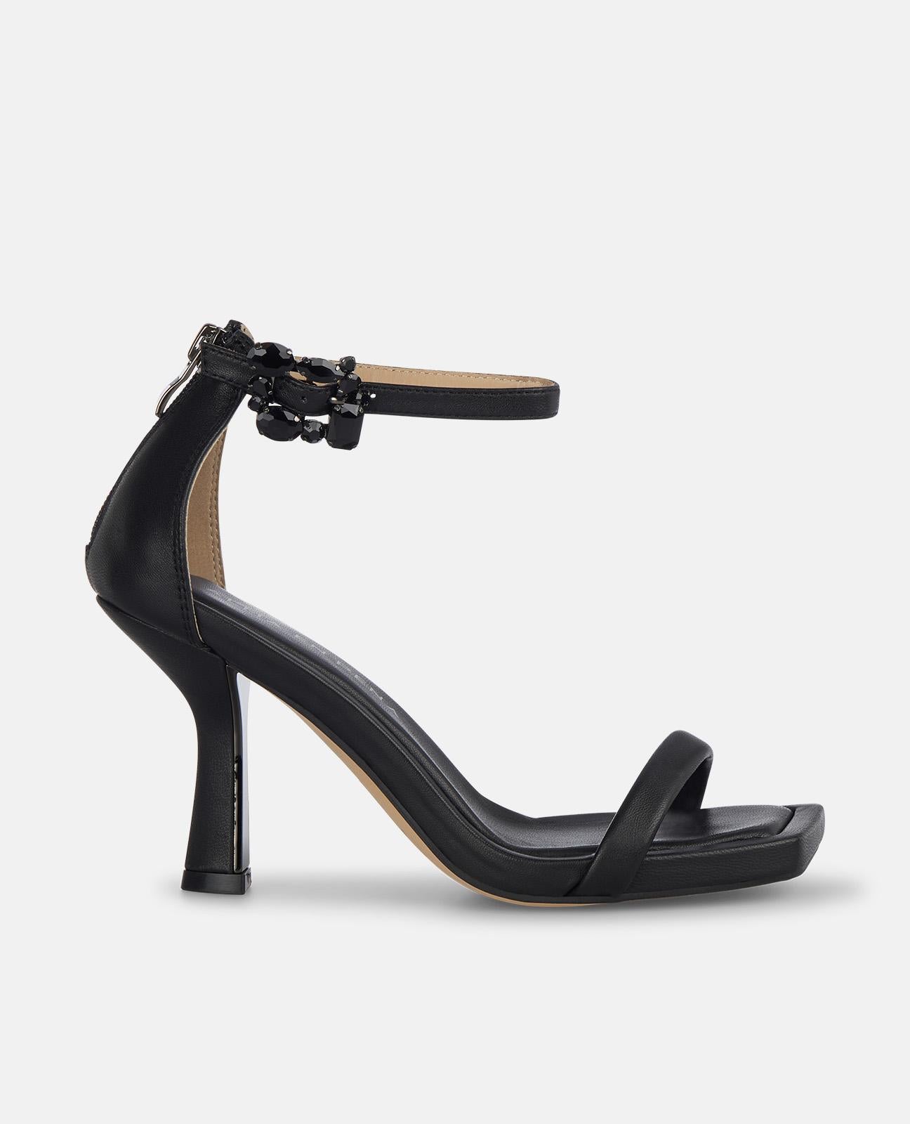 SANDALIA TACÓN HEBILLA