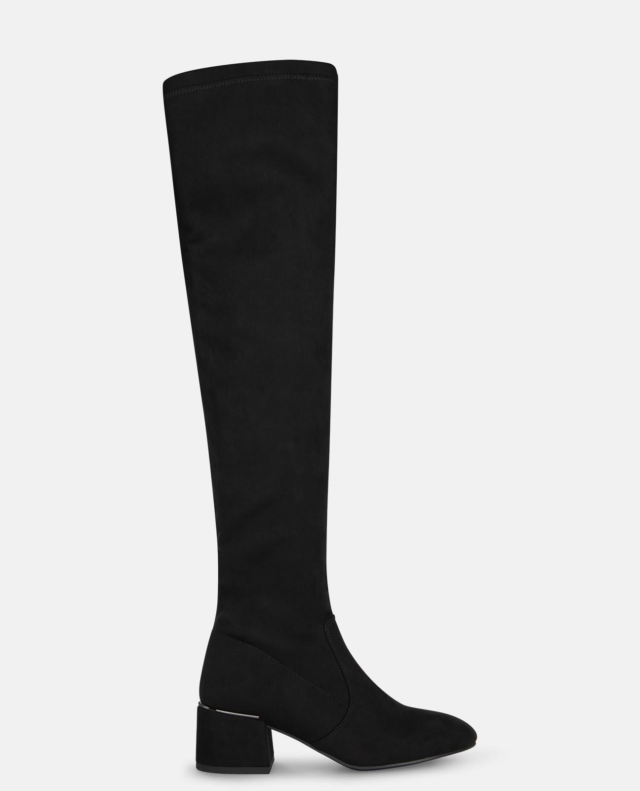 BOTTES HAUTES ET SERRÉES