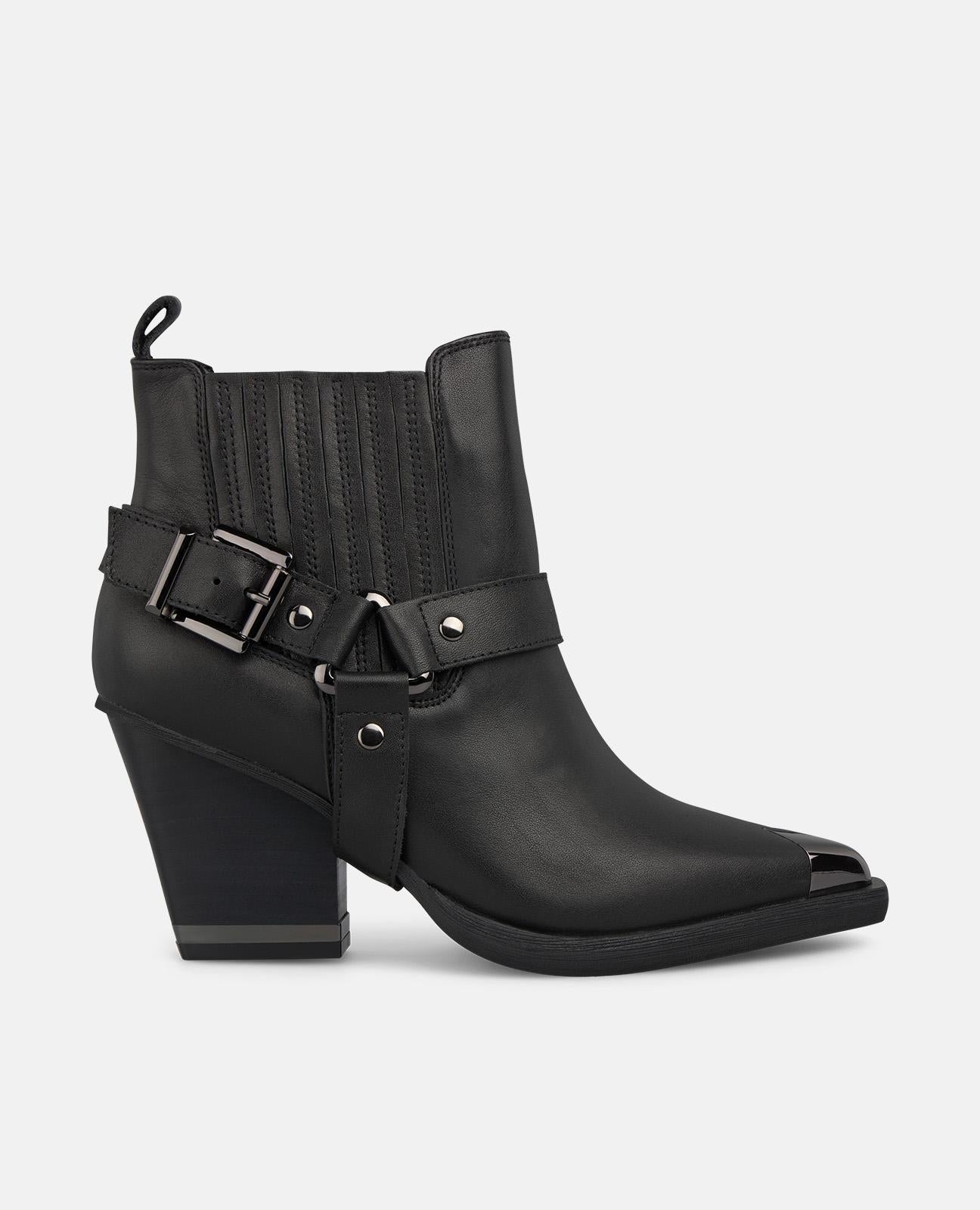 BOTA DE TORNOZELO COM SALTO DE FIVELA