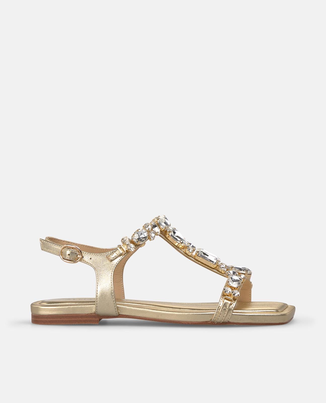 SANDALIA PLANA CON DETALLE PEDRERIA