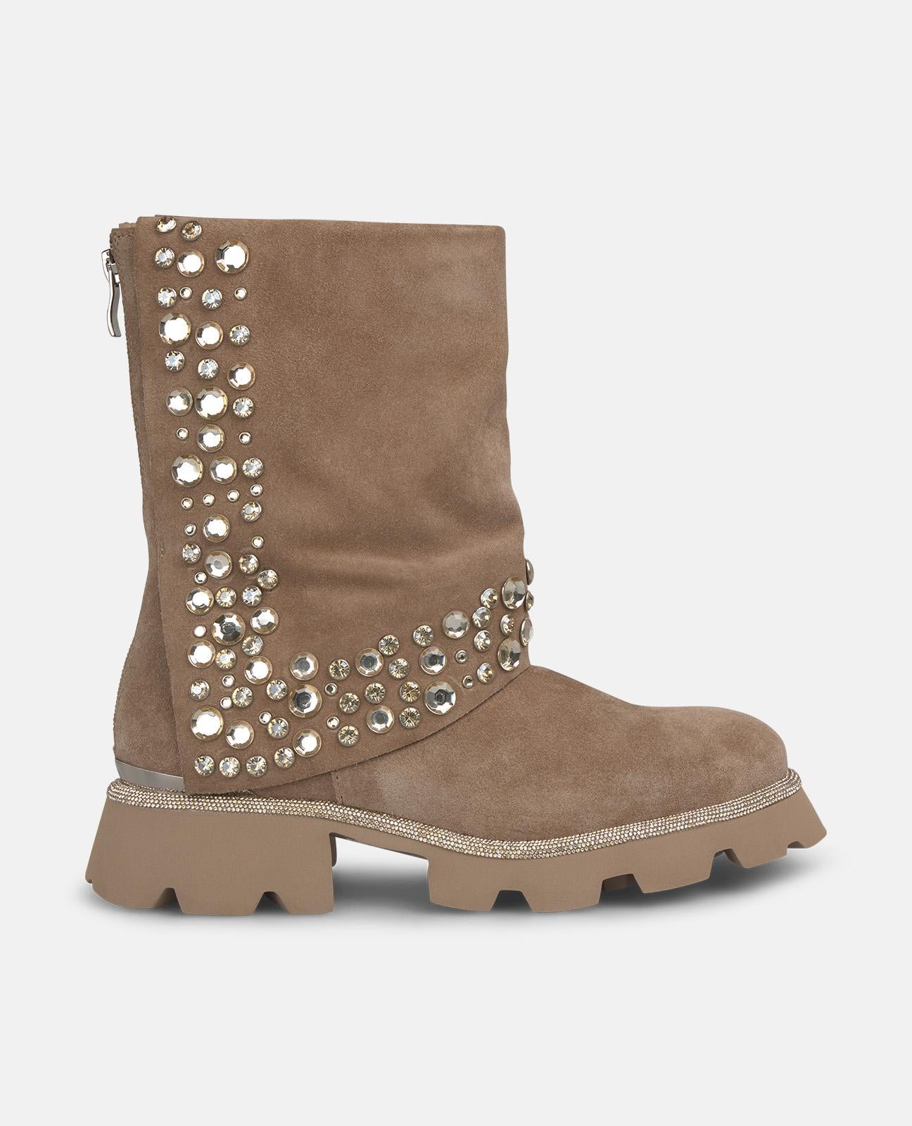 BOTÍN TACHAS SUELA TRACK