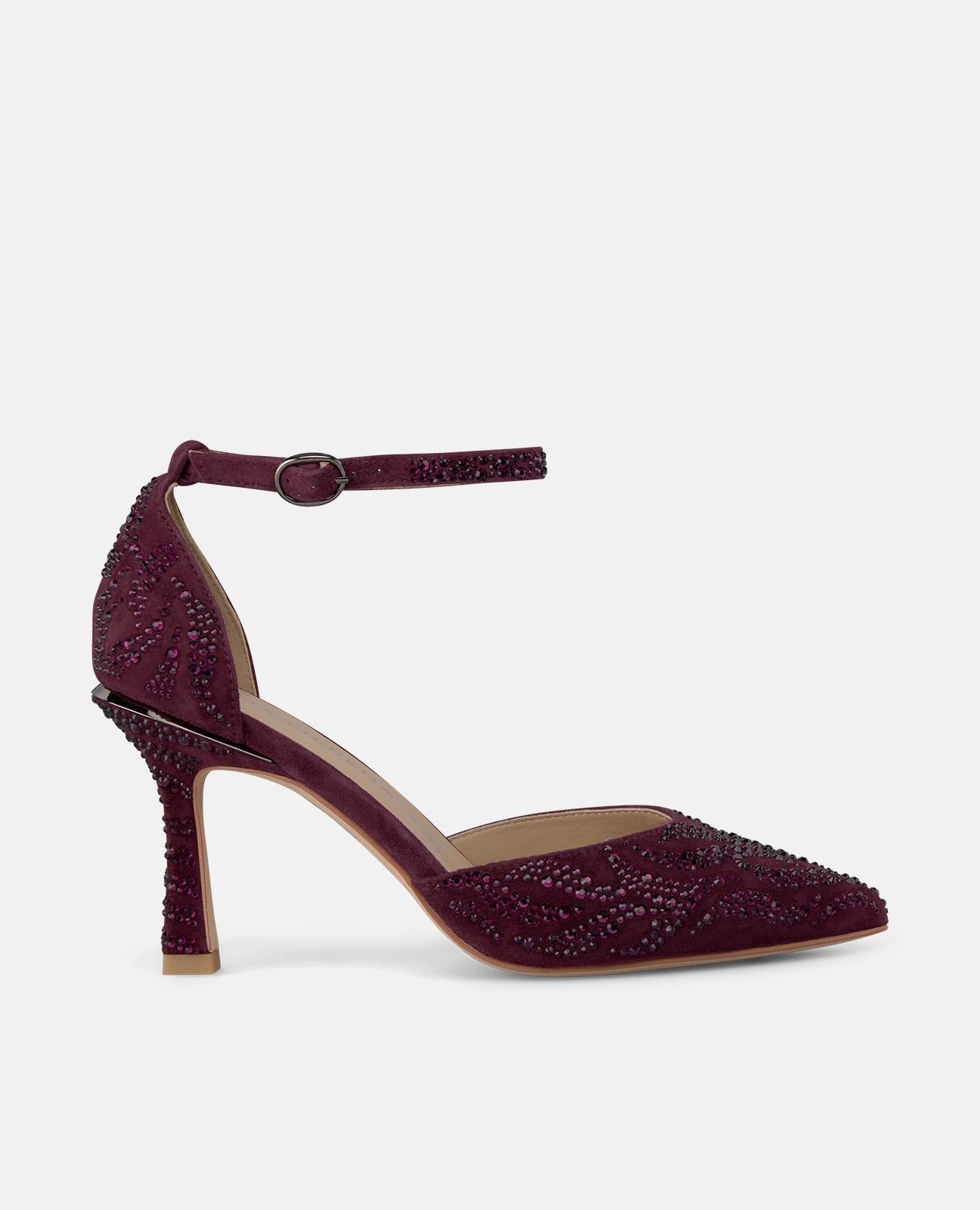 SCARPA CON DETTAGLI SUL TACCO