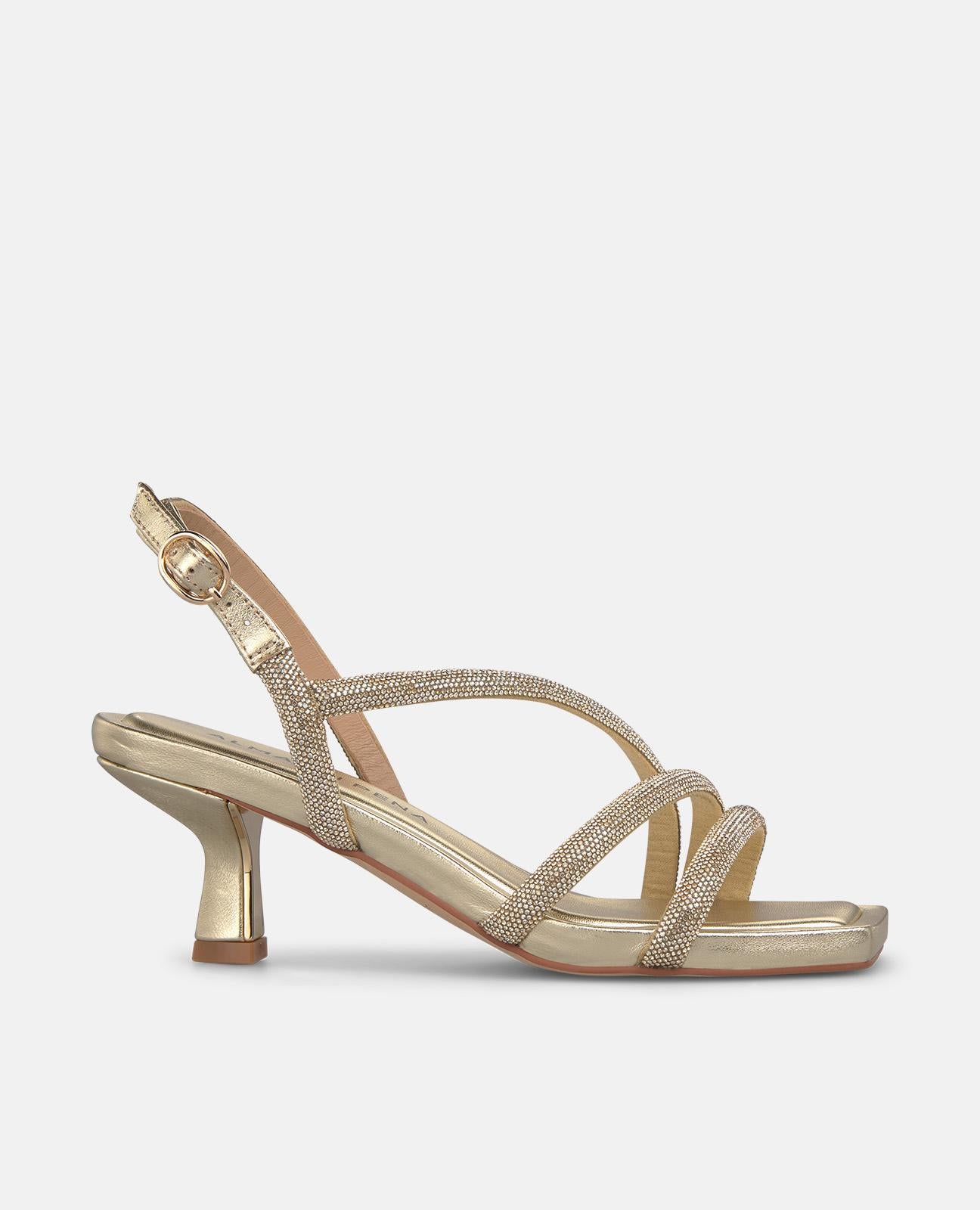 SANDALIA DE TIRAS DIAGONALES METALIZADA