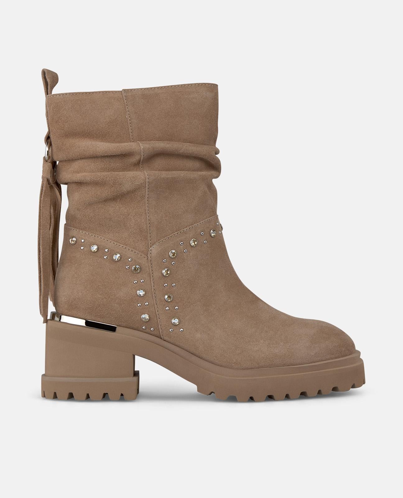 STIEFELETTE MIT BREITEM ABSATZ UND NIETEN