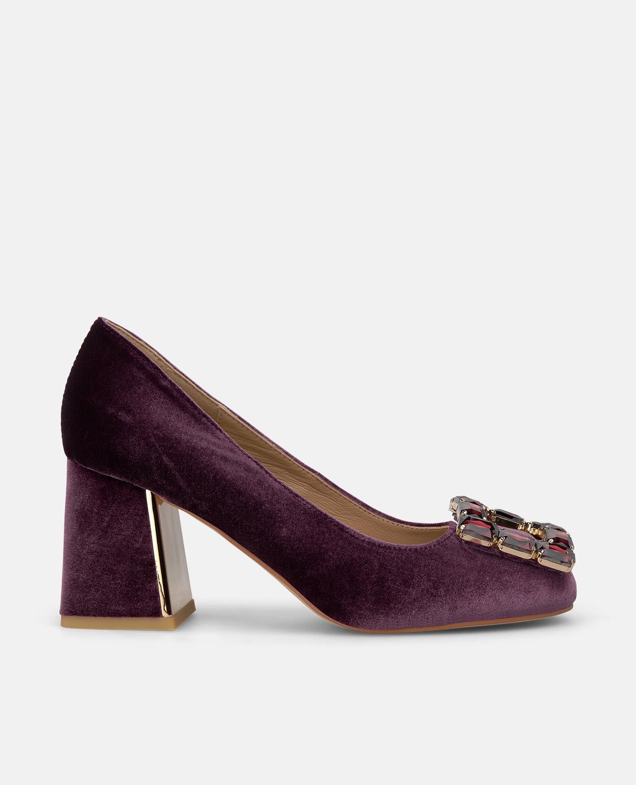 ZAPATO TACÓN DE TERCIOPELO CON ADORNO
