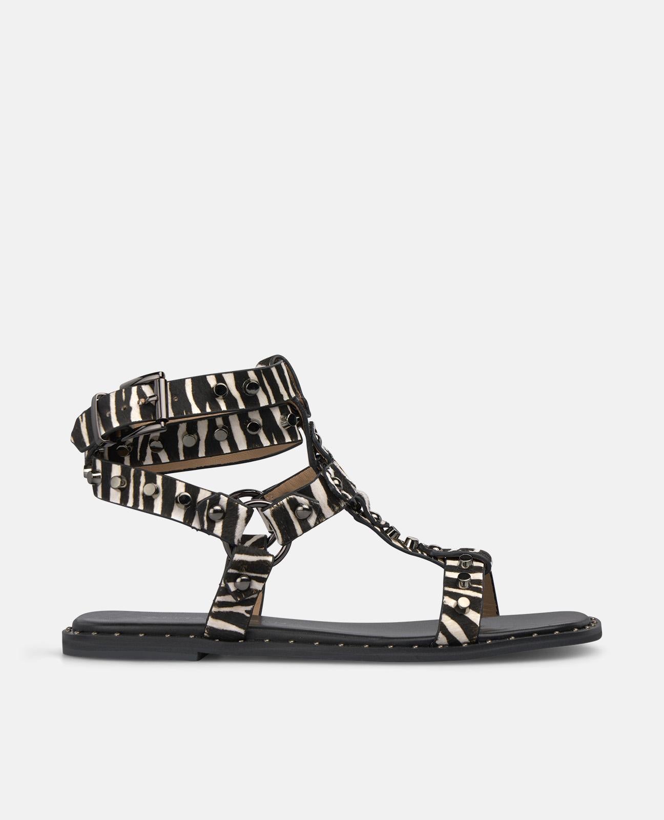 SANDÁLIA ESTILO GREGO COM TACHAS