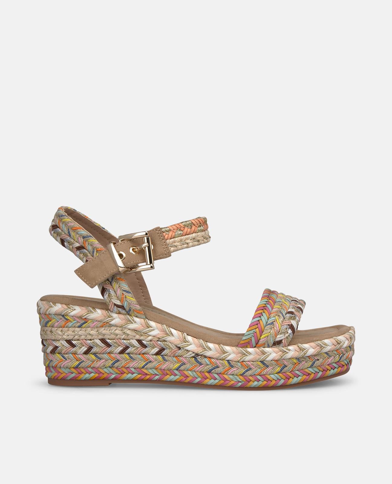 SANDALIA CUÑA TIRAS MULTICOLOR