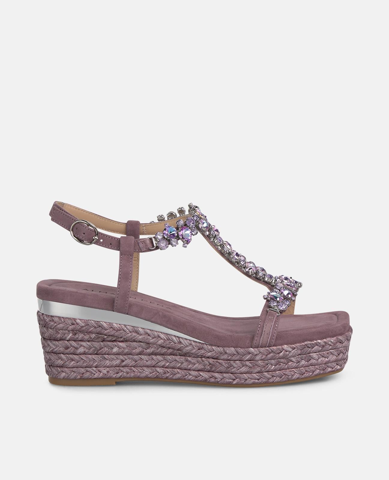 SANDALIA DE ESPARTO ALTURA MEDIA CON TACHAS EN T