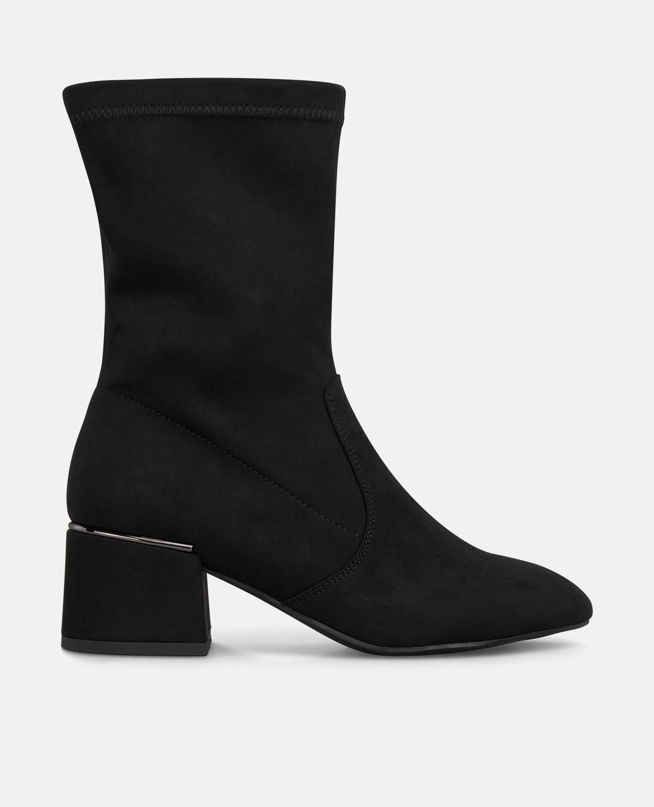 BOTÍN AJUSTADO CON TACÓN