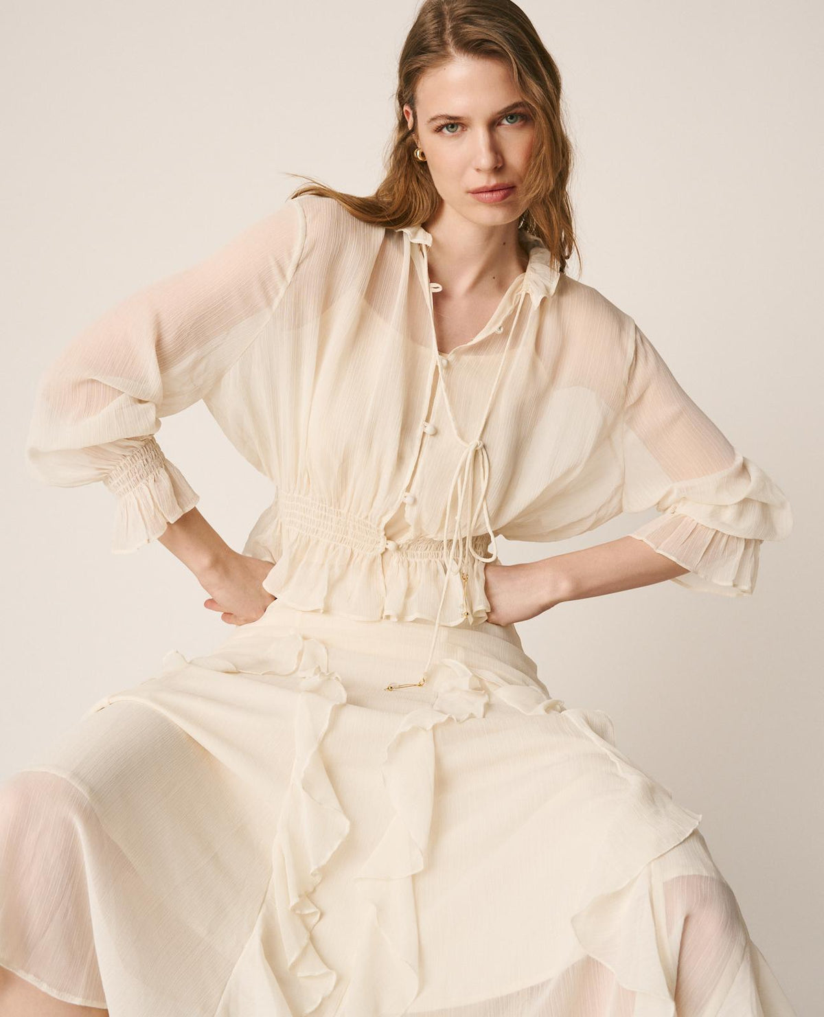 BLUSA SEMITRANSPARENTE VOLANTES