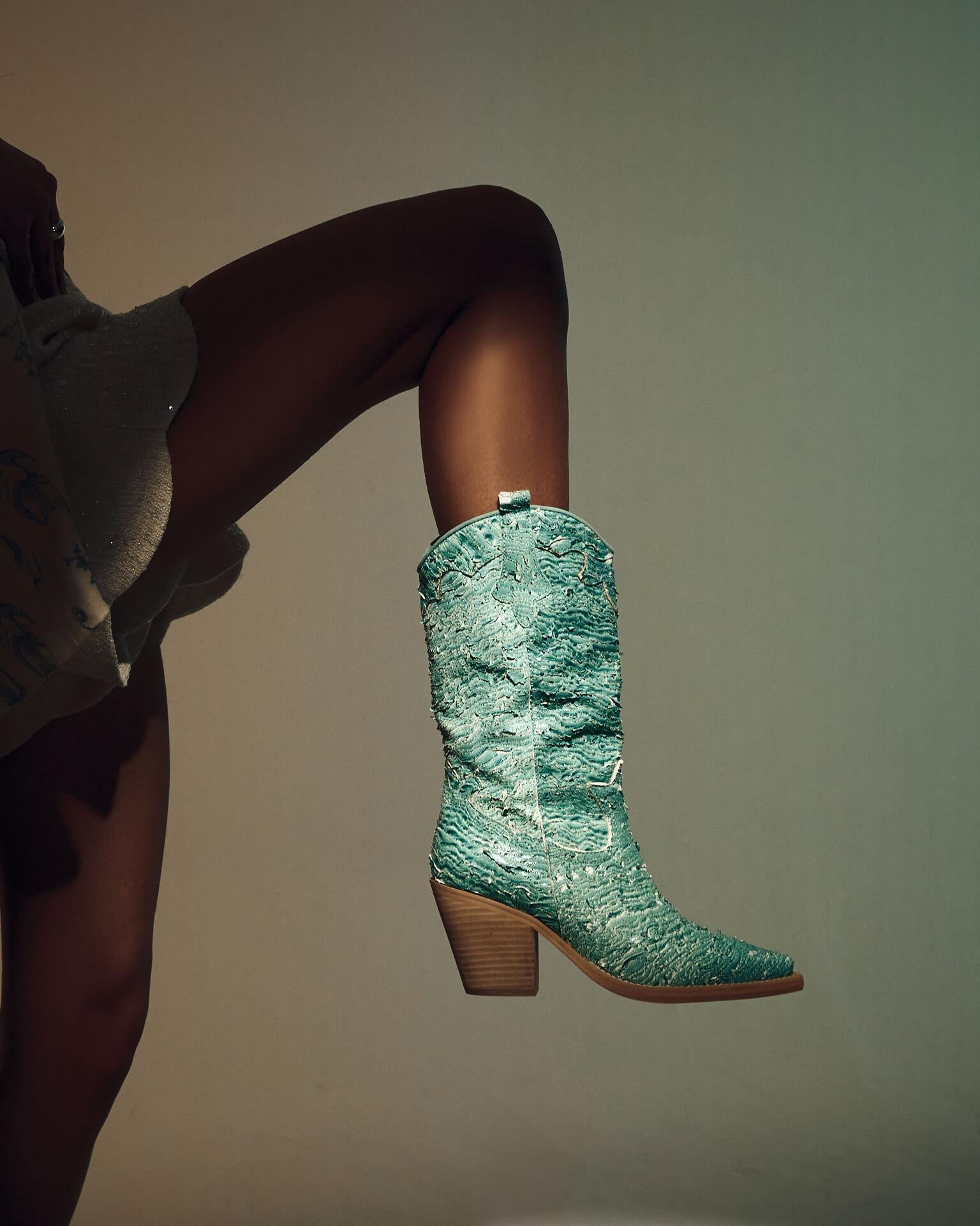 BESTICKTER HALBSTIEFEL