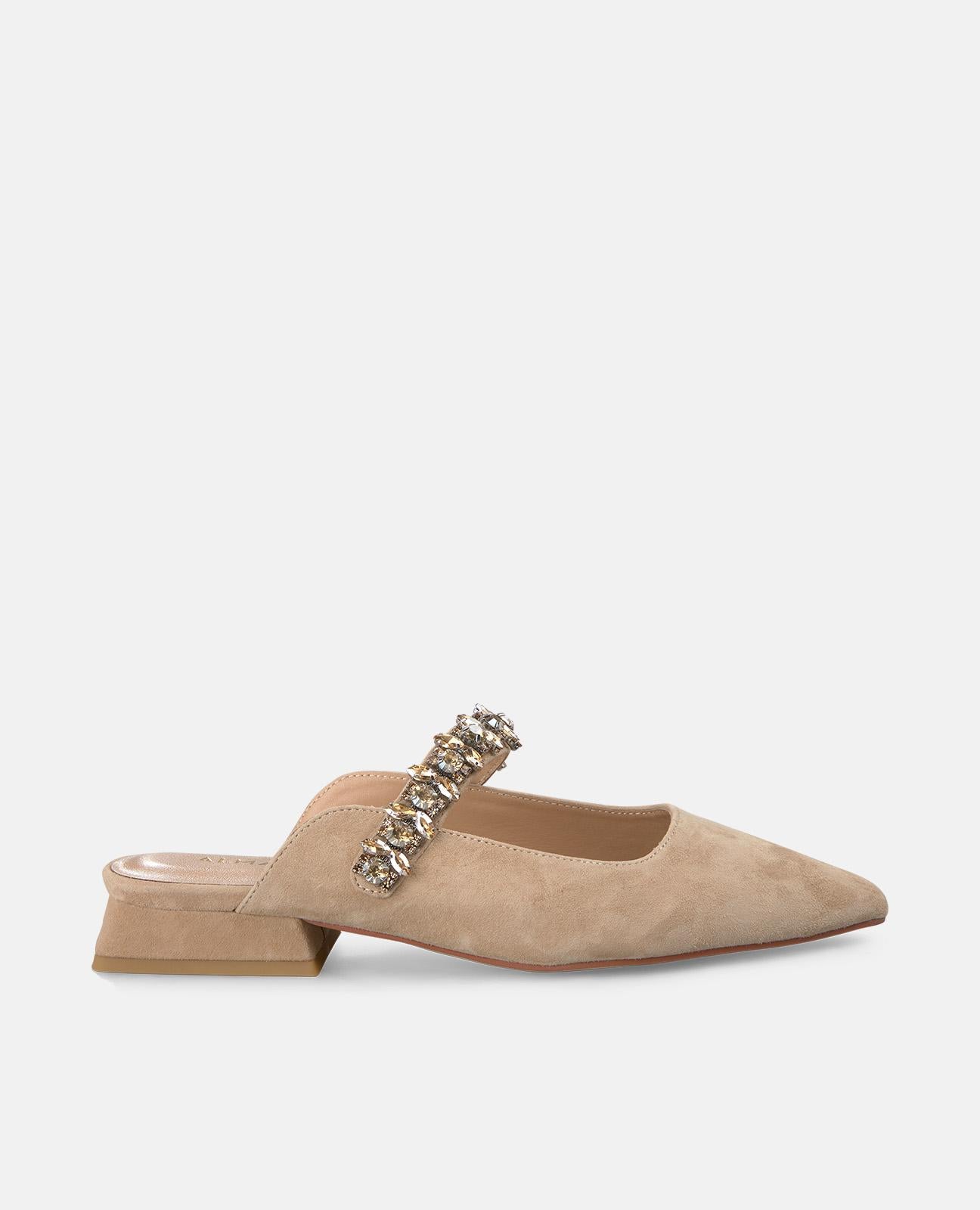 ZAPATO DESTALONADO TIRA PEDRERÍA