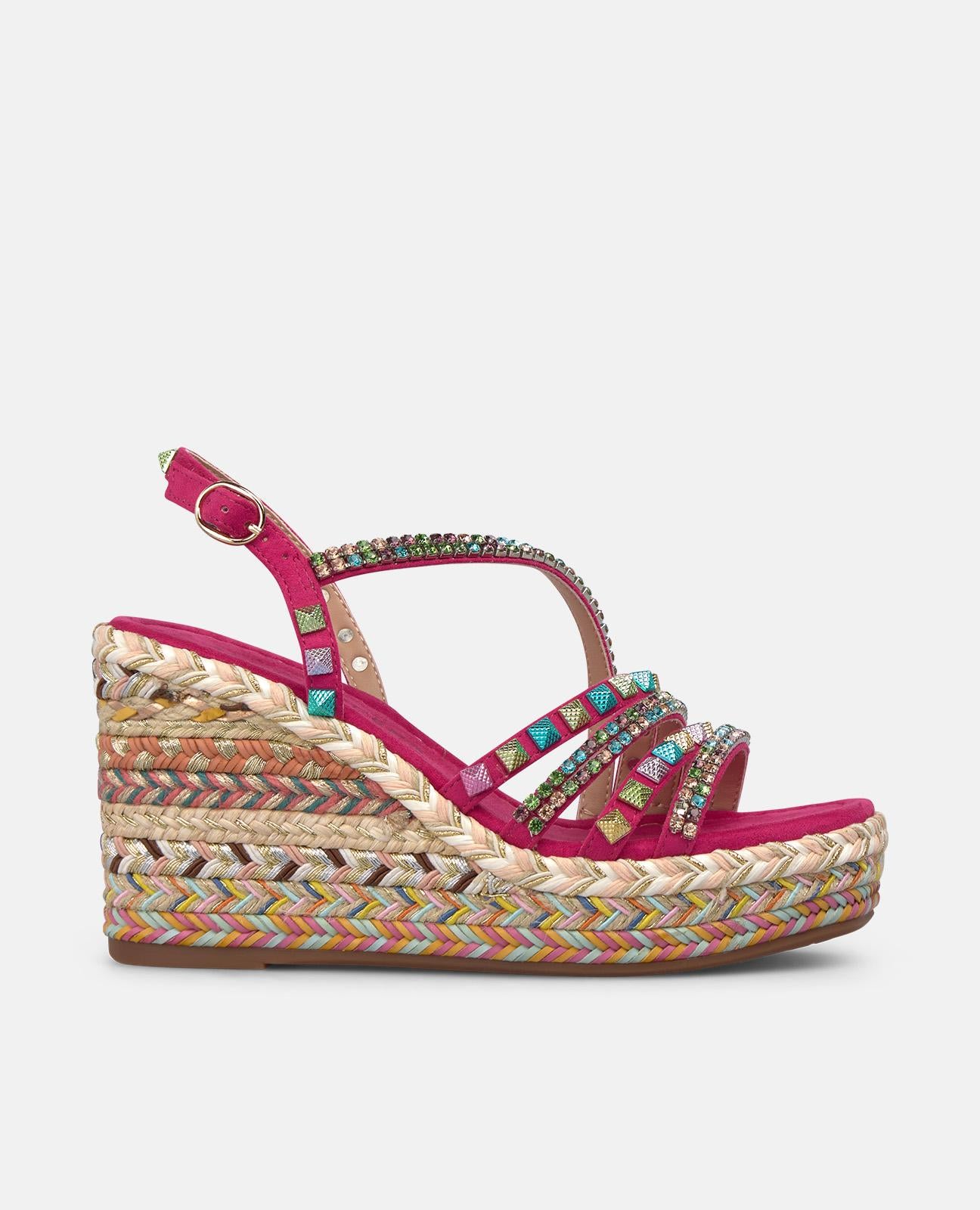 SANDALIA PLATAFORMA ESPARTO CON TRIPLE TIRA CON TACHAS