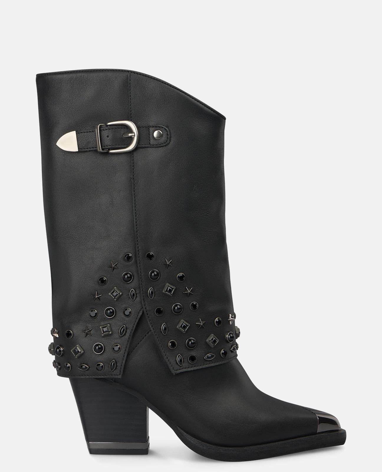 BOTA CON TACHAS HEBILLA