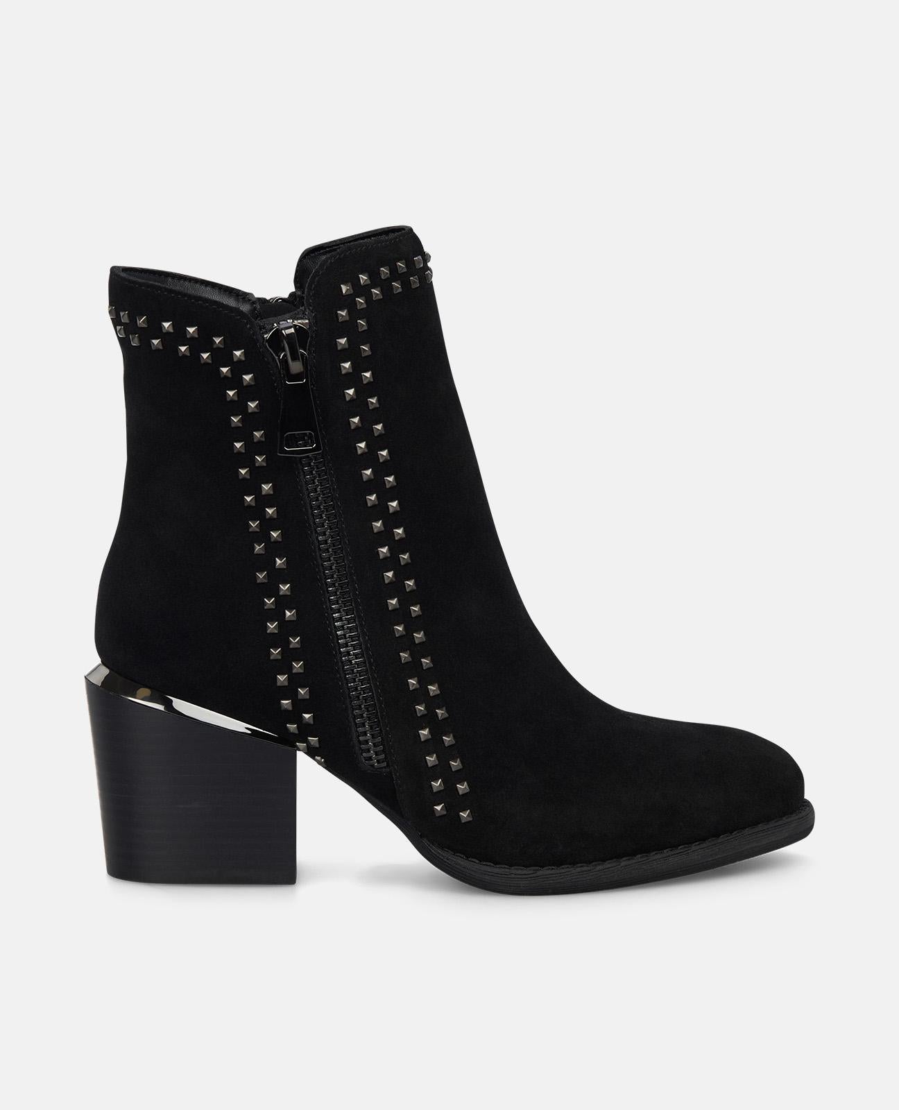 LOW ANKLE BOOTS WITH STUDS