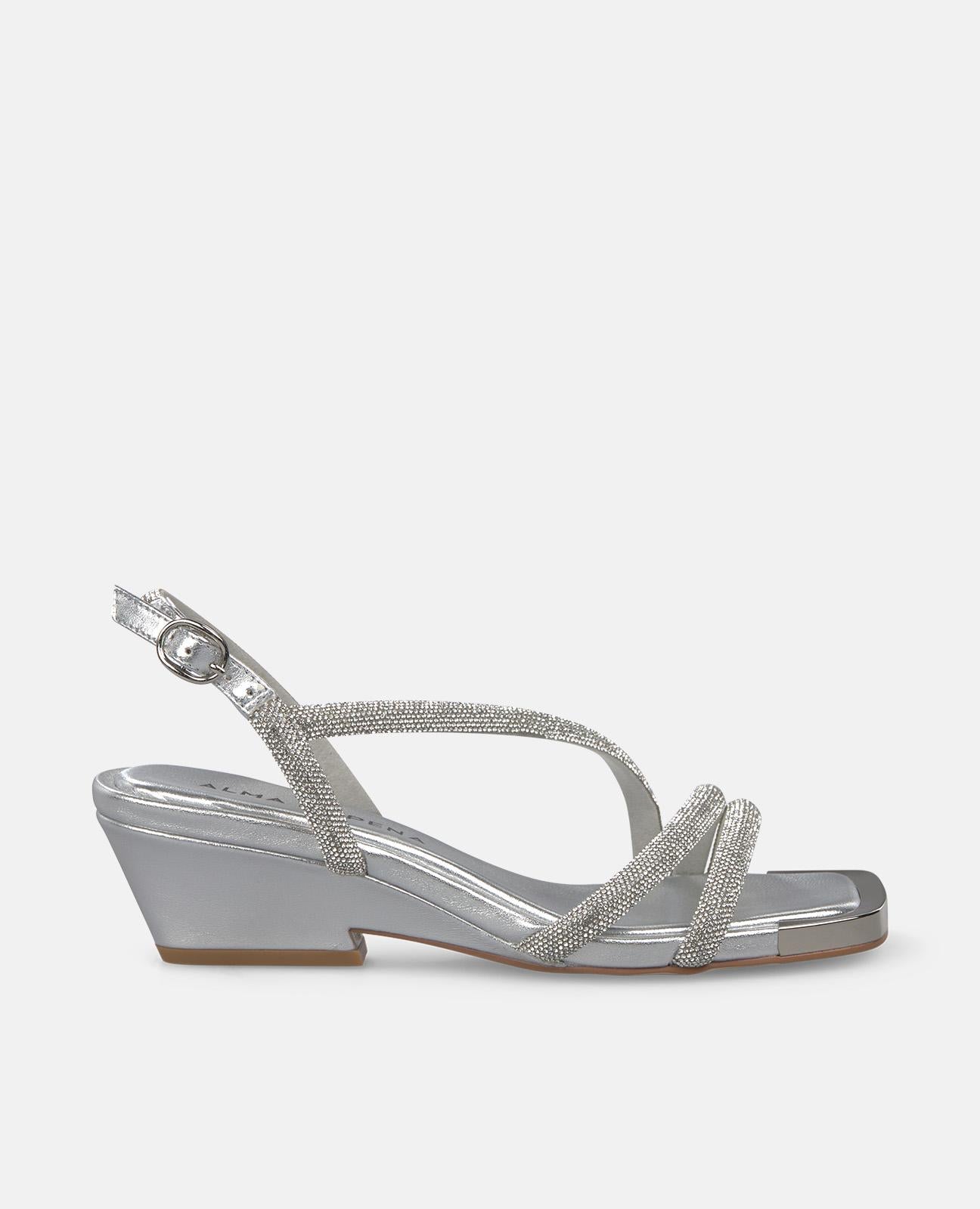 SANDALIA TRES TIRAS TUBULARES