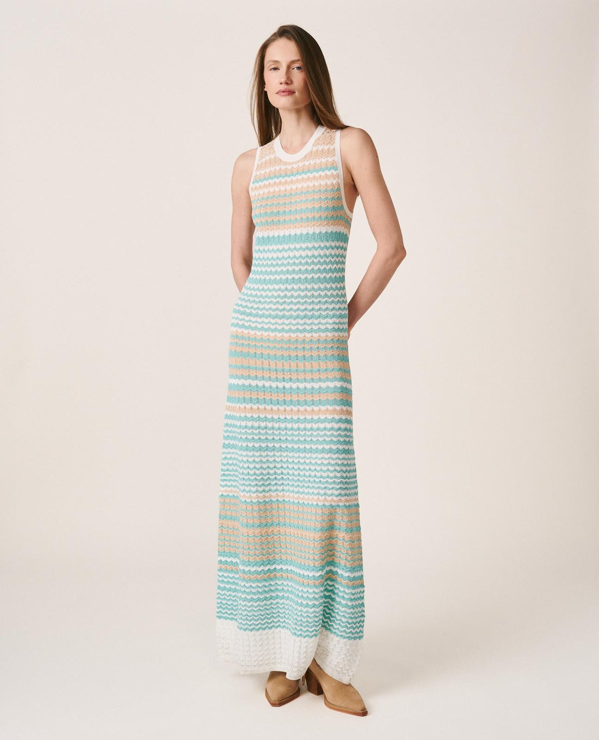 VESTIDO SIN MANGAS PUNTO