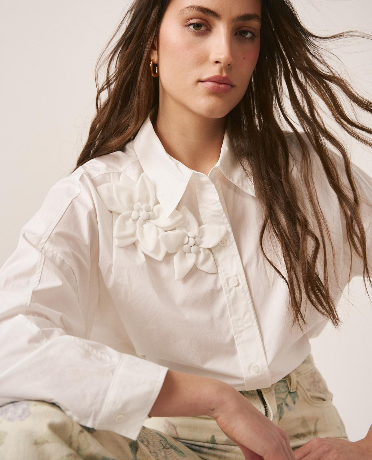 CAMICIA A RIGHE CON FIORI