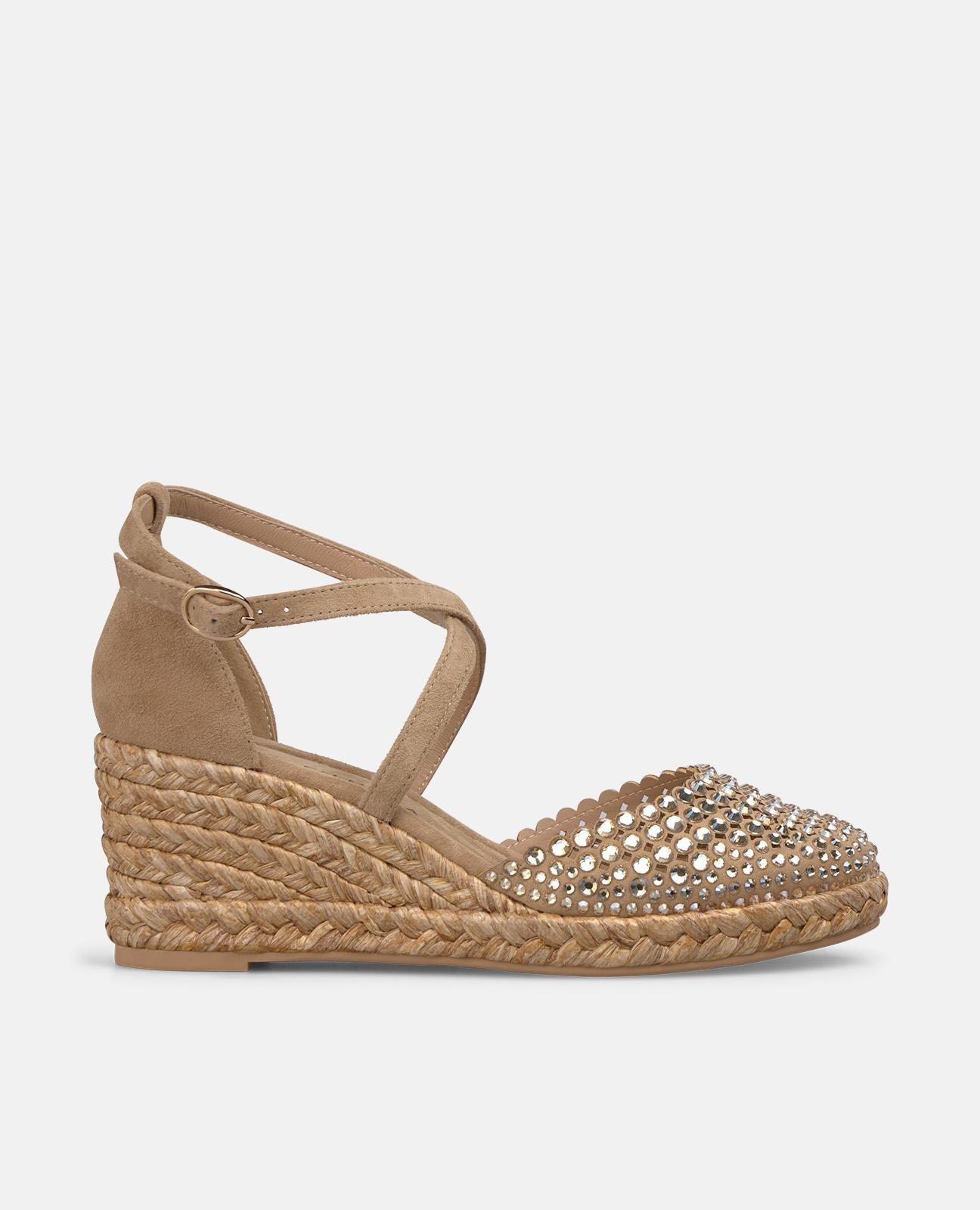 ZAPATO DE CUÑA CON ESPARTO CUERPO METALIZADO