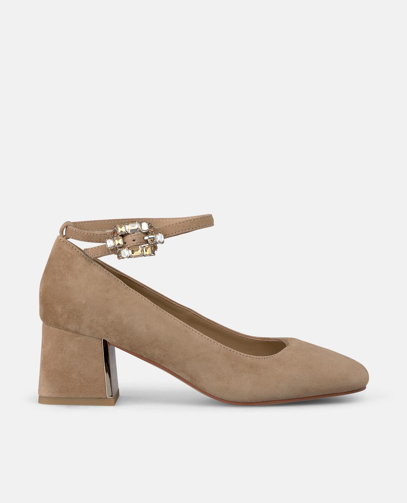 CHAUSSURE AVEC BOUCLE EN STRASS