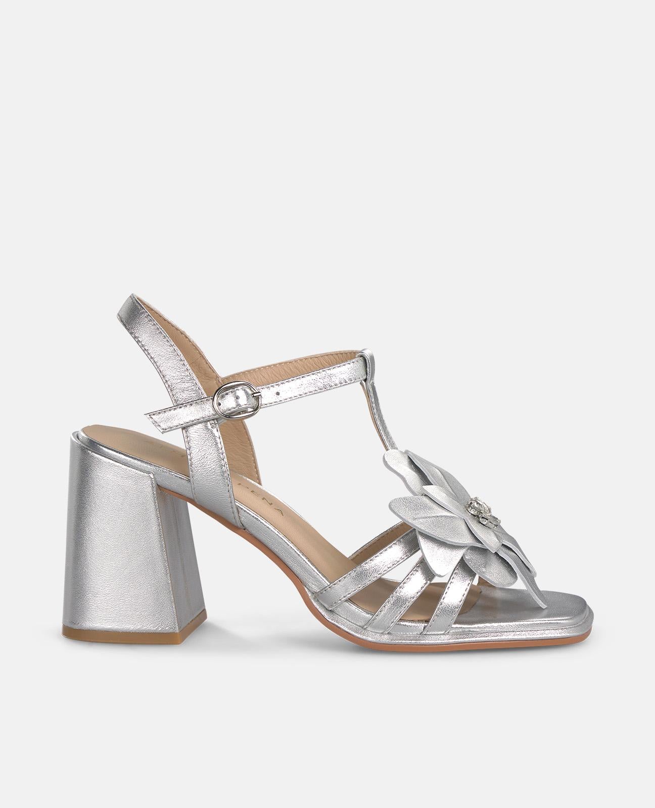 METALLIC SANDAL WITH FLOWER DETAIL