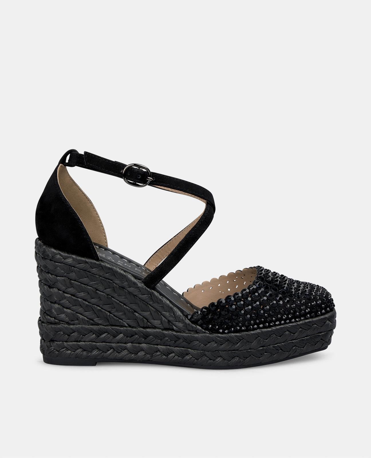 CUNHA COM BIQUEIRA COBERTA DE STRASS