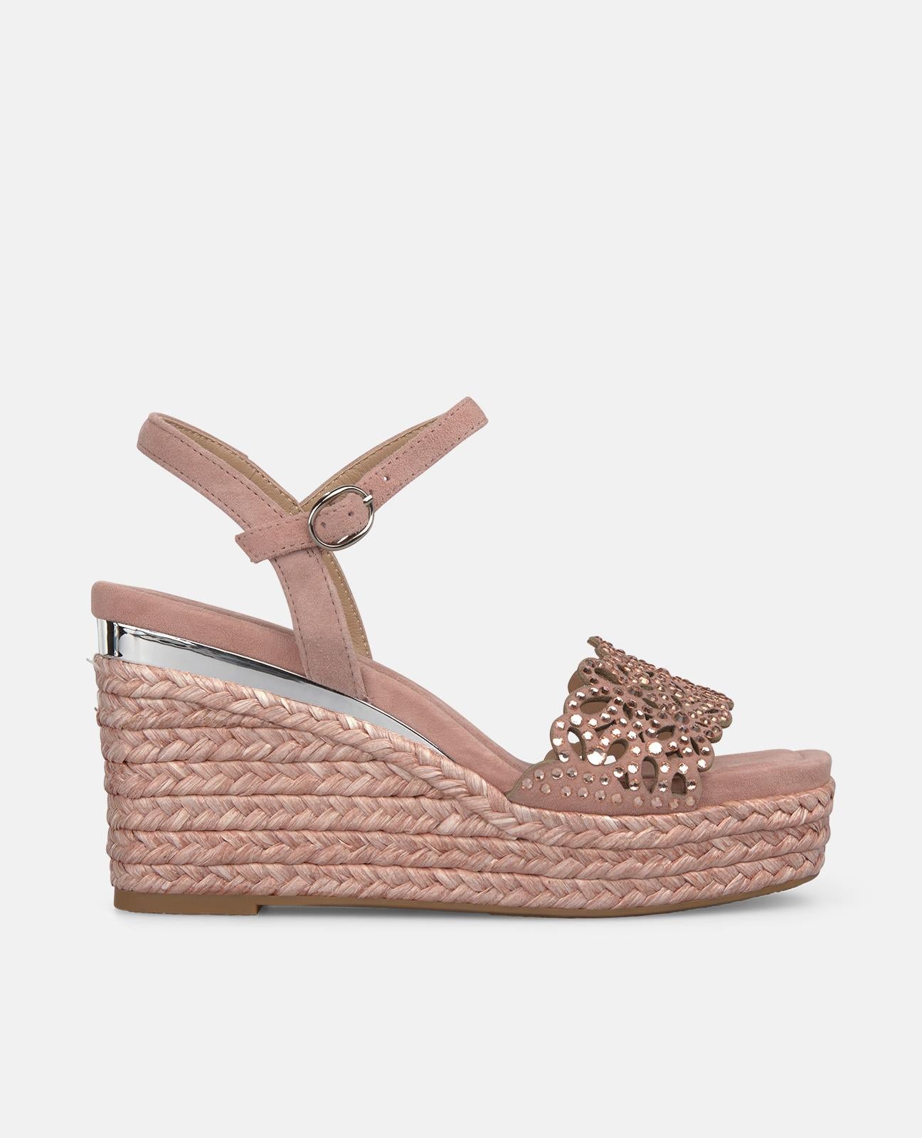 SANDÁLIA DE CUNHA ESPARTO COM TIRA LARGA BORDADA