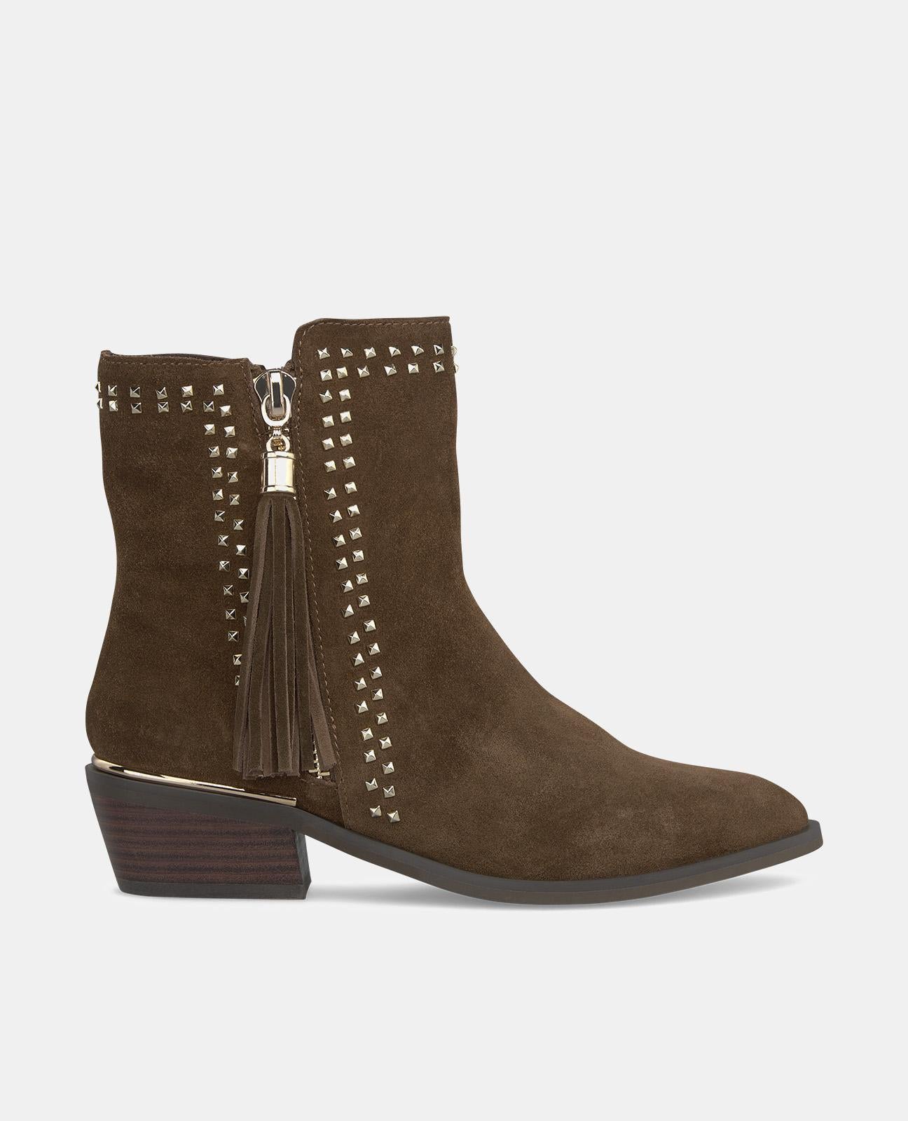 FLAT BOOTIE WITH TASSEL