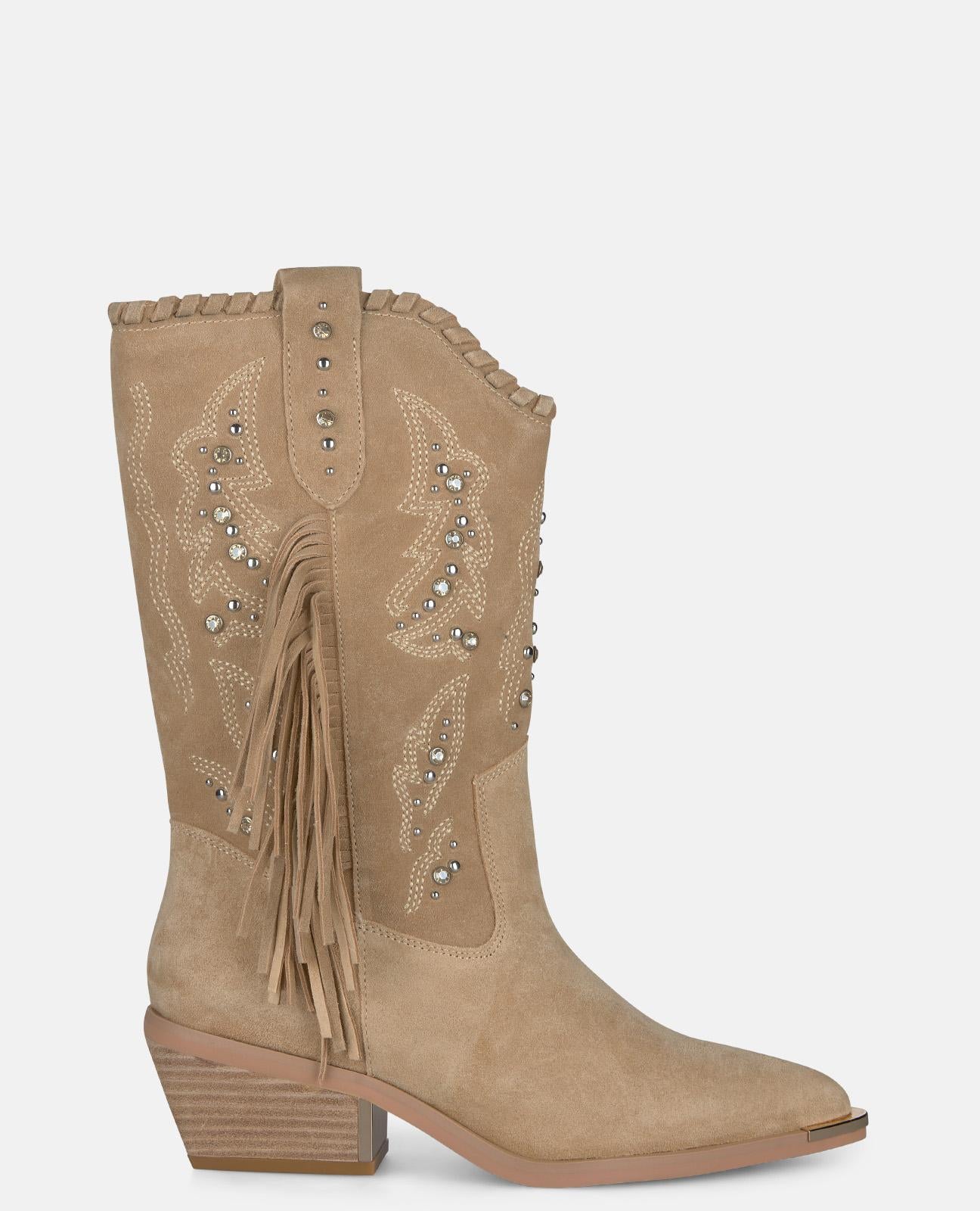 BOTA DE CAMURÇA COM FRANJAS