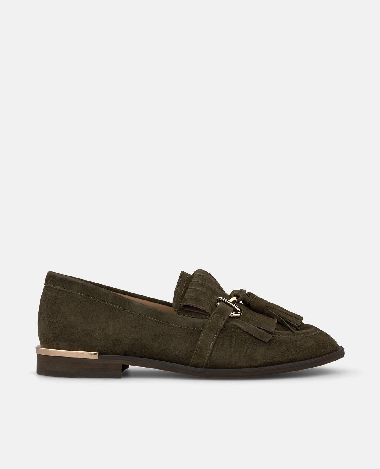 MOCASÍN DE ANTE CON BORLAS