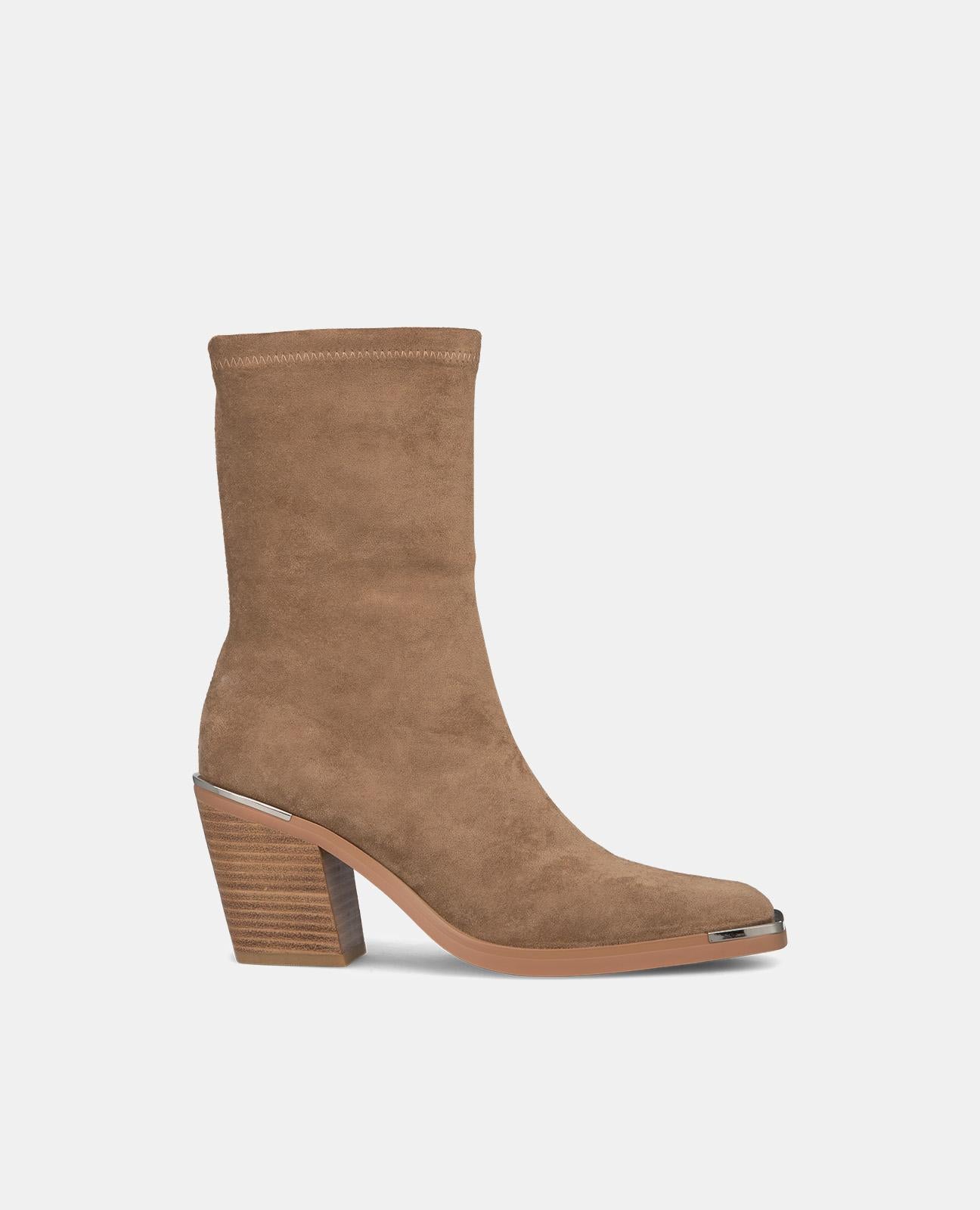 BOTTINES À TALON CARRÉ