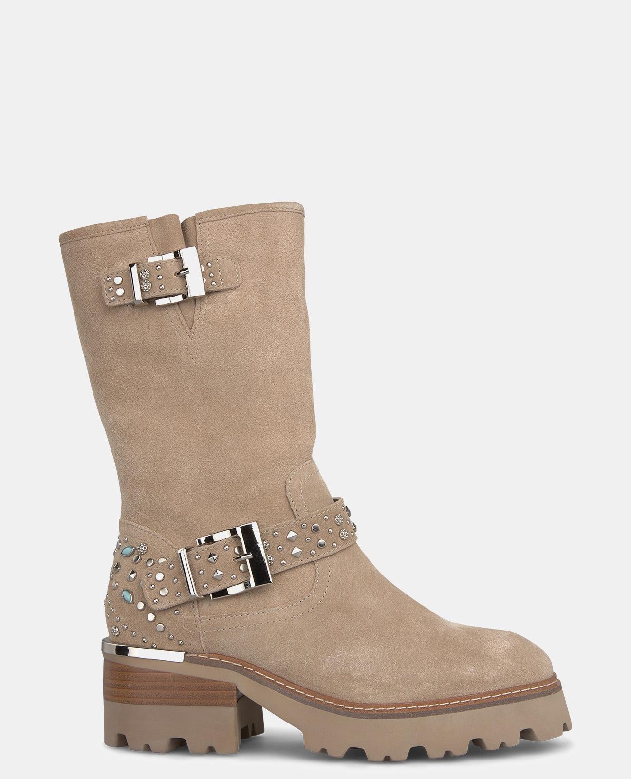 HALF BOOT WITH STUDS TRACK