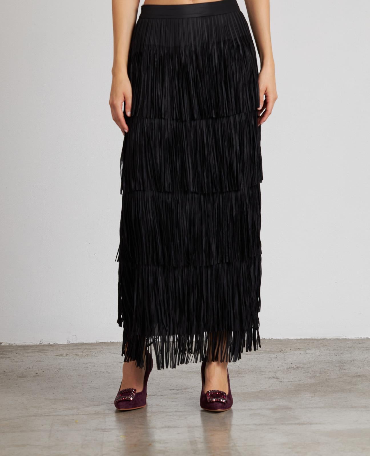 SKIRT COVERED WITH BANGS