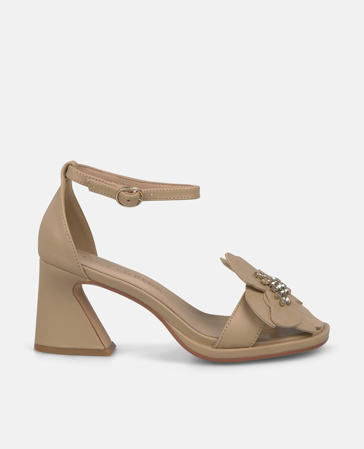 SANDALS WITH A FLOWER ON THE FRONT