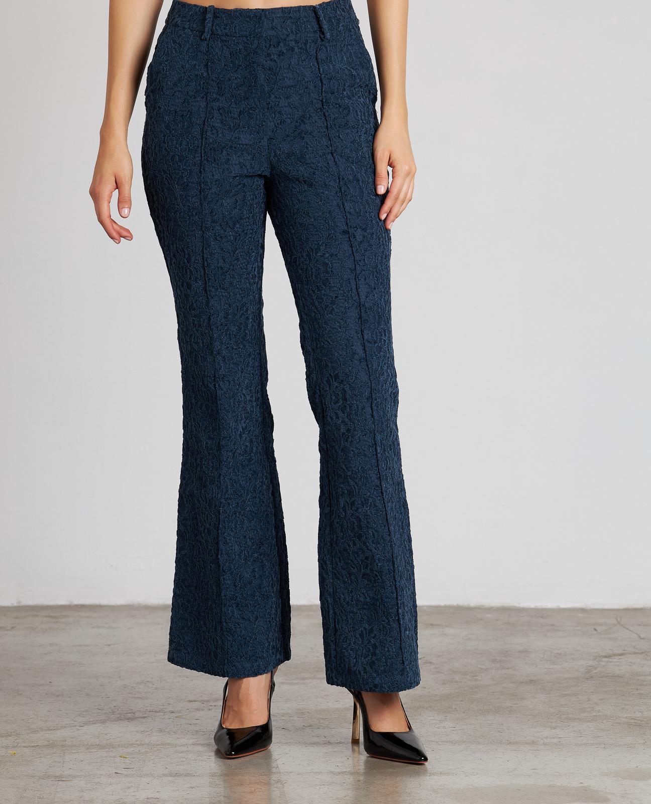 PLANTALÓN FLARE CON TEXTURA