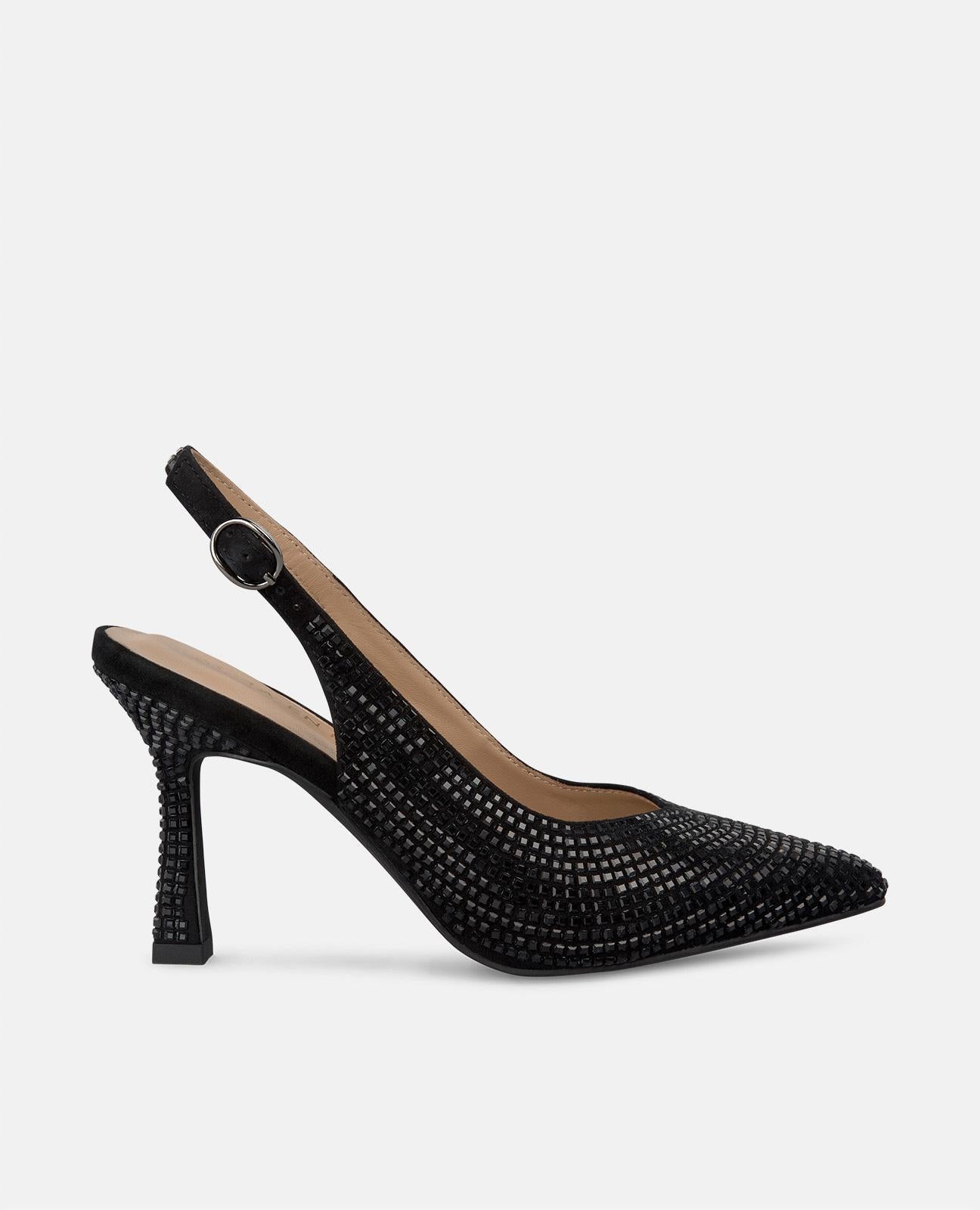 ZAPATO CUBIERTO CON PEDRERÍA