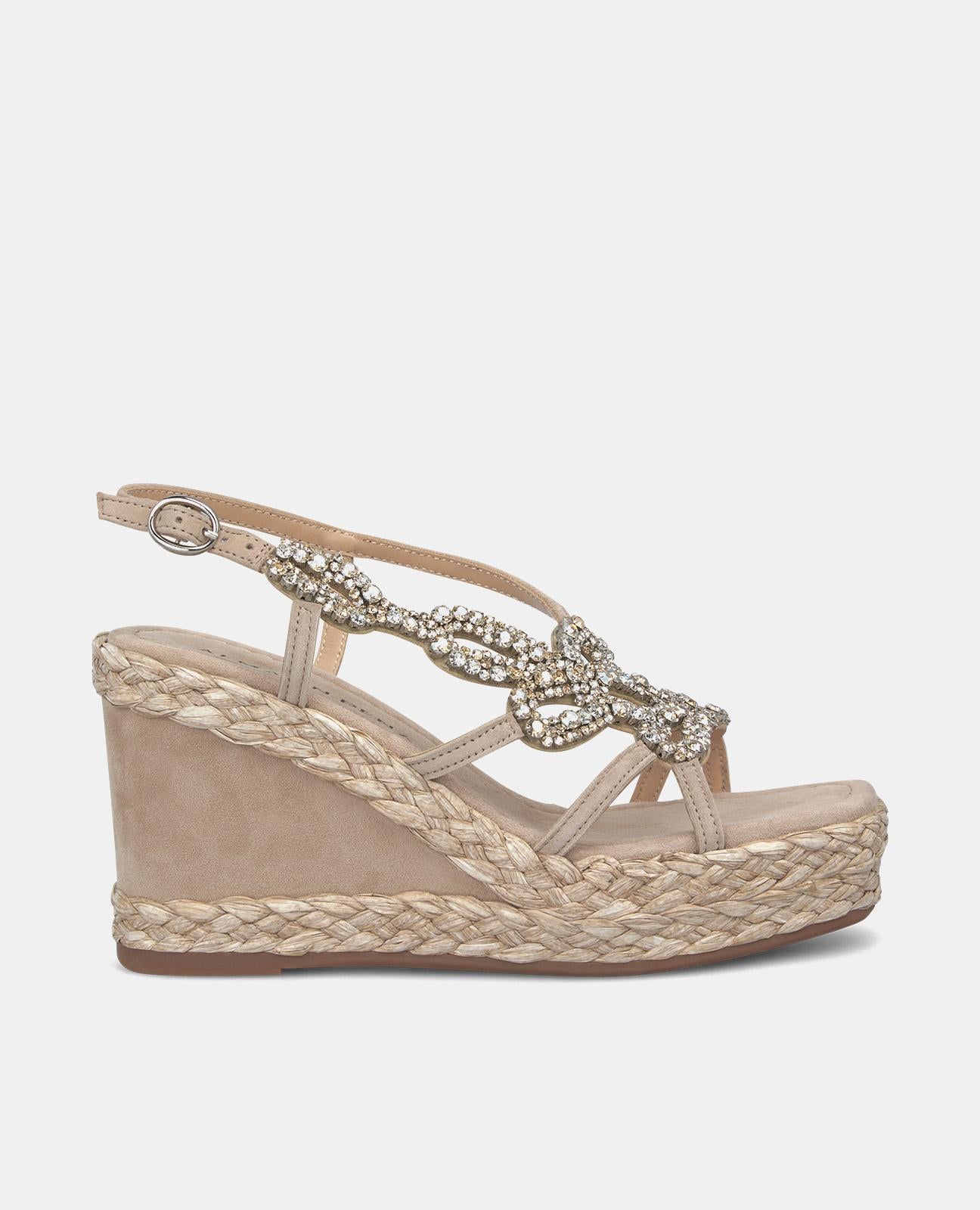 SANDALIA CUÑA CON DETALLE