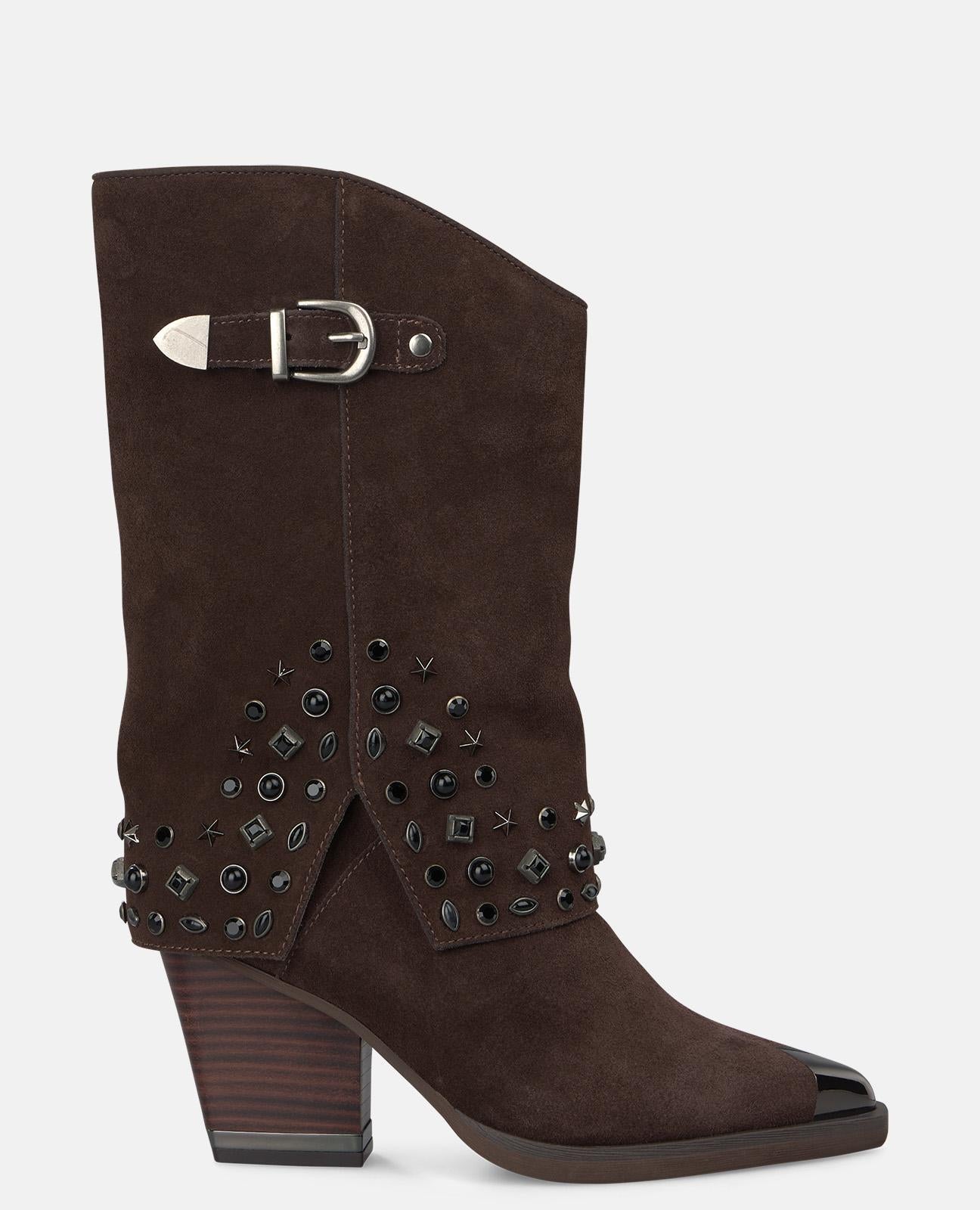 BOTA CON TACHAS HEBILLA