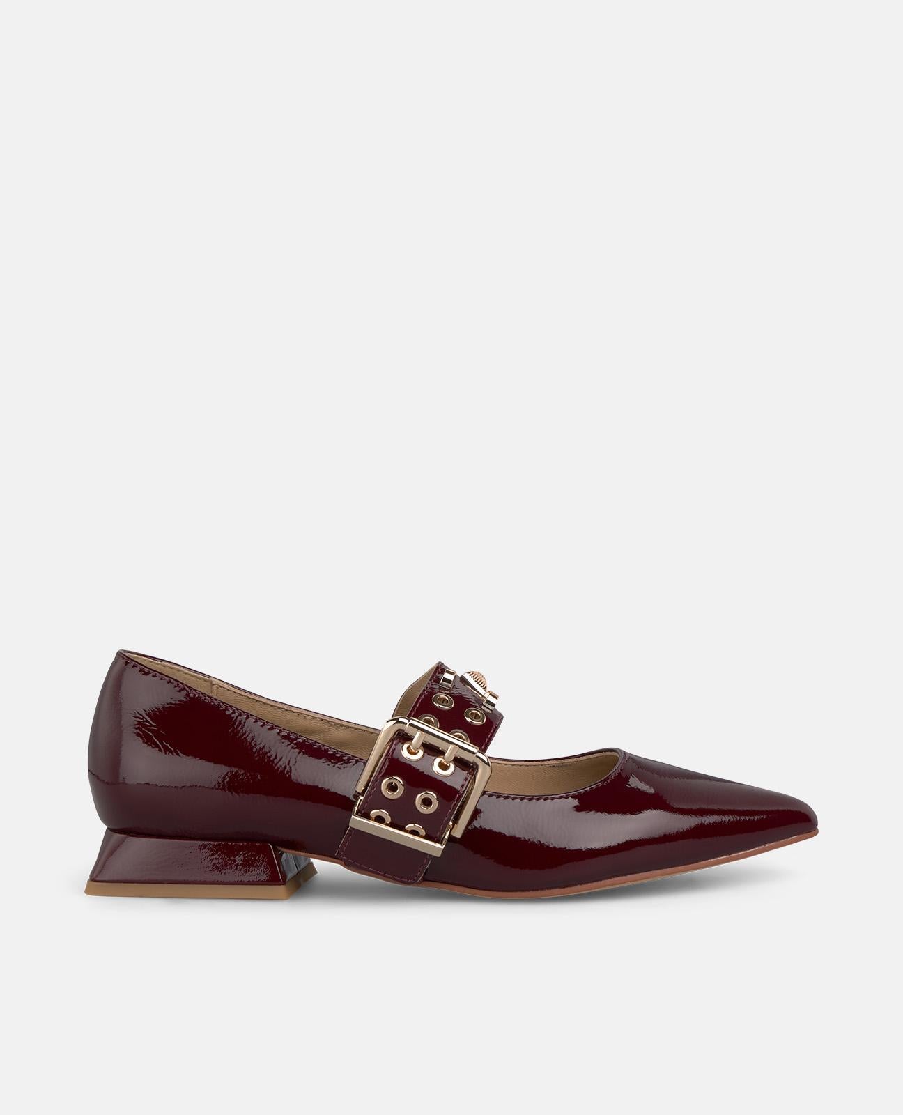WIDE BUCKLE SHOE