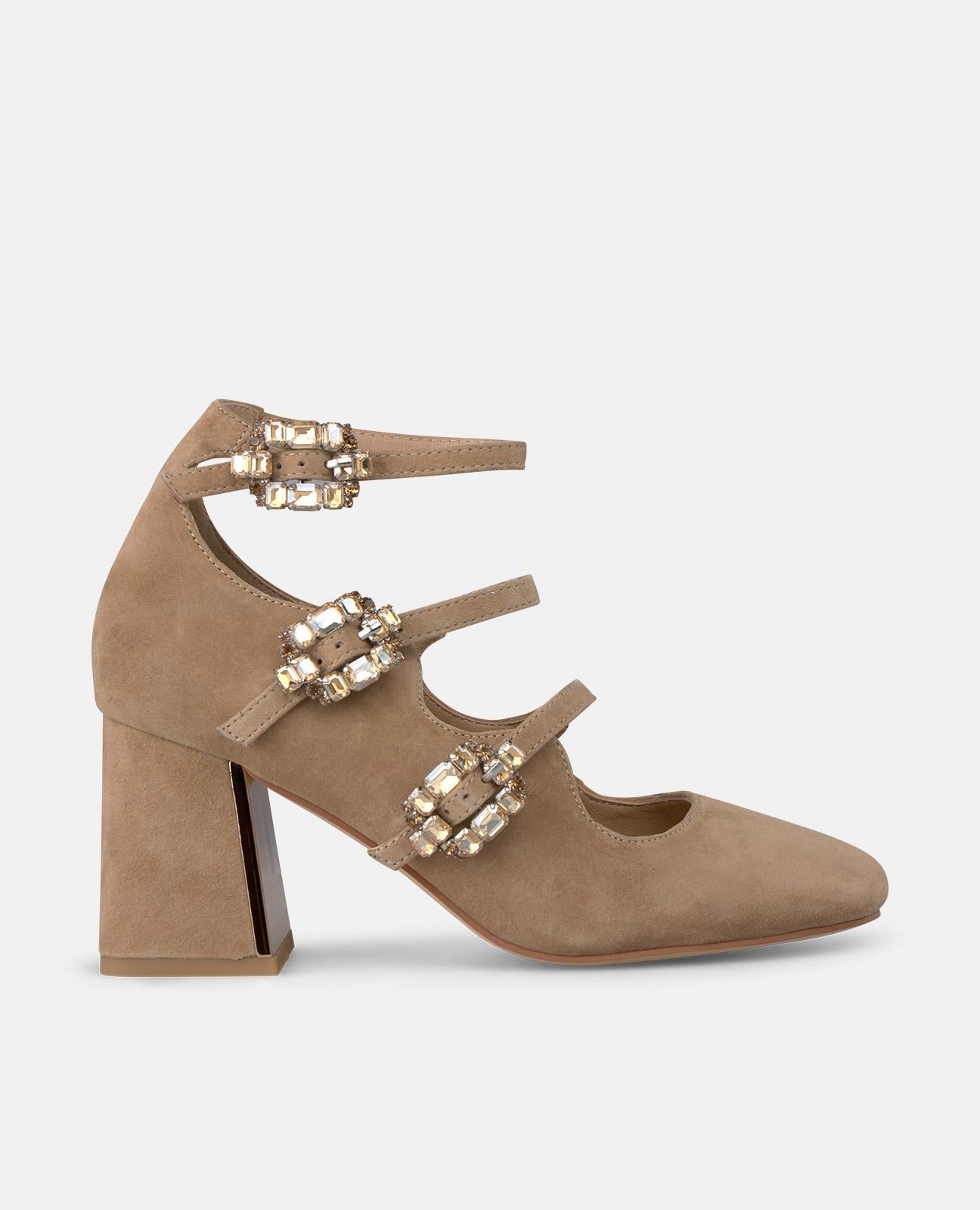 BUCKLED HEEL SHOE