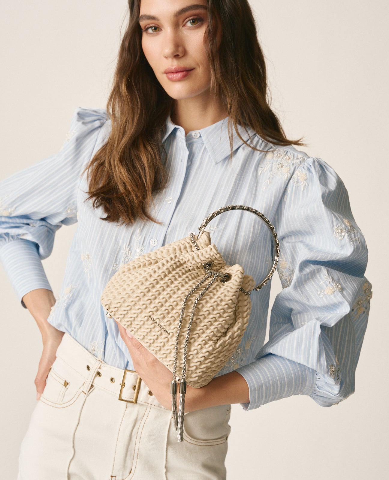 BOLSO BOMBONERA RELIEVE