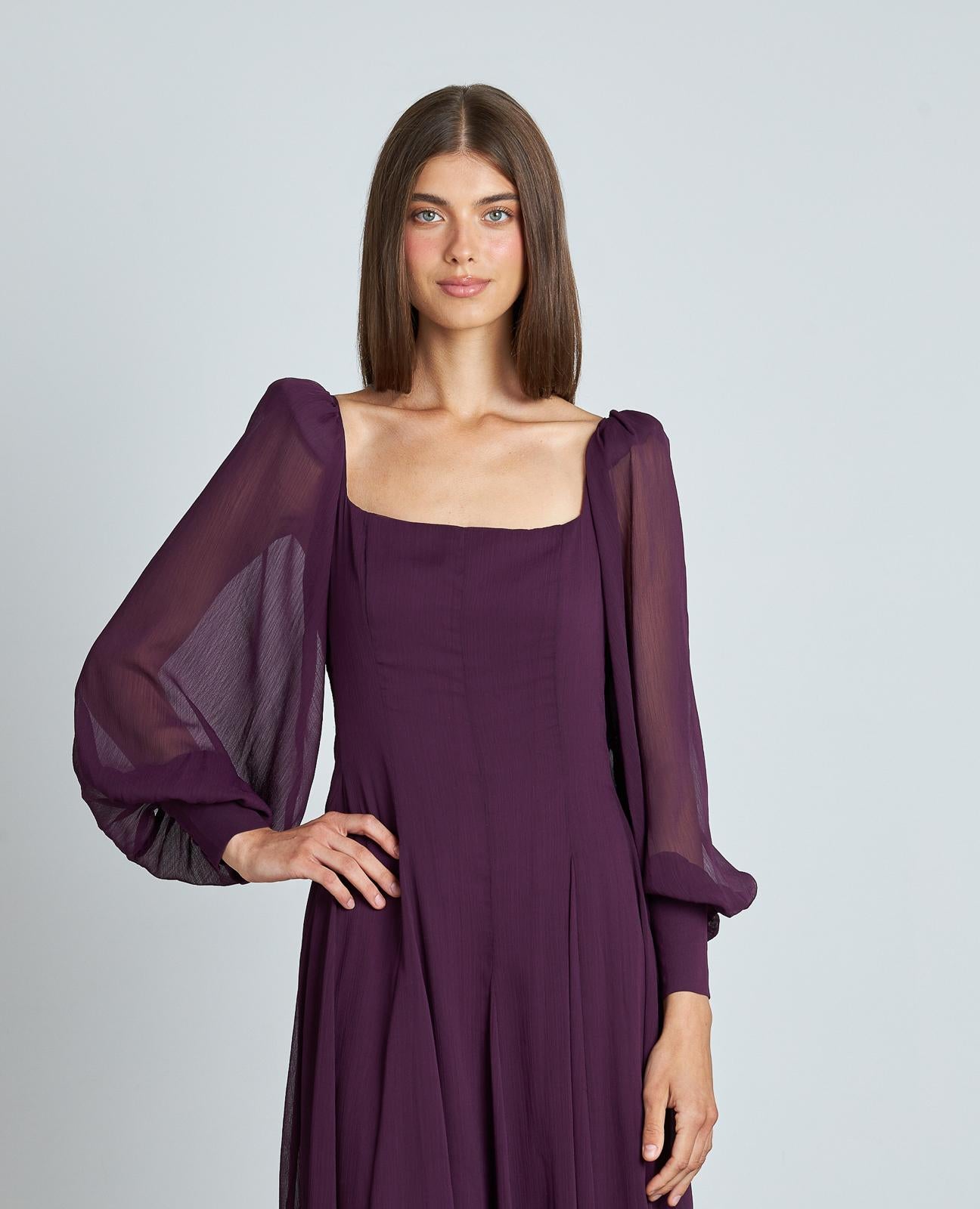 ROBE LONGUE À MANCHES BOUFFANTES