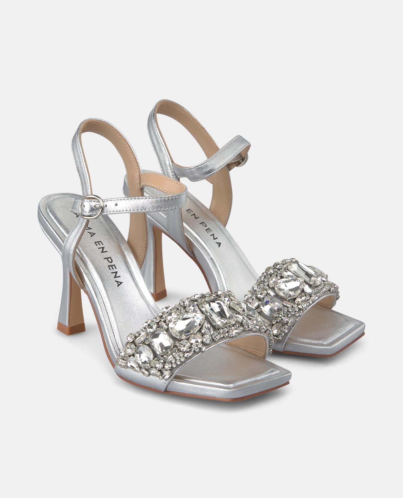 SANDALE AVEC LANIÈRE