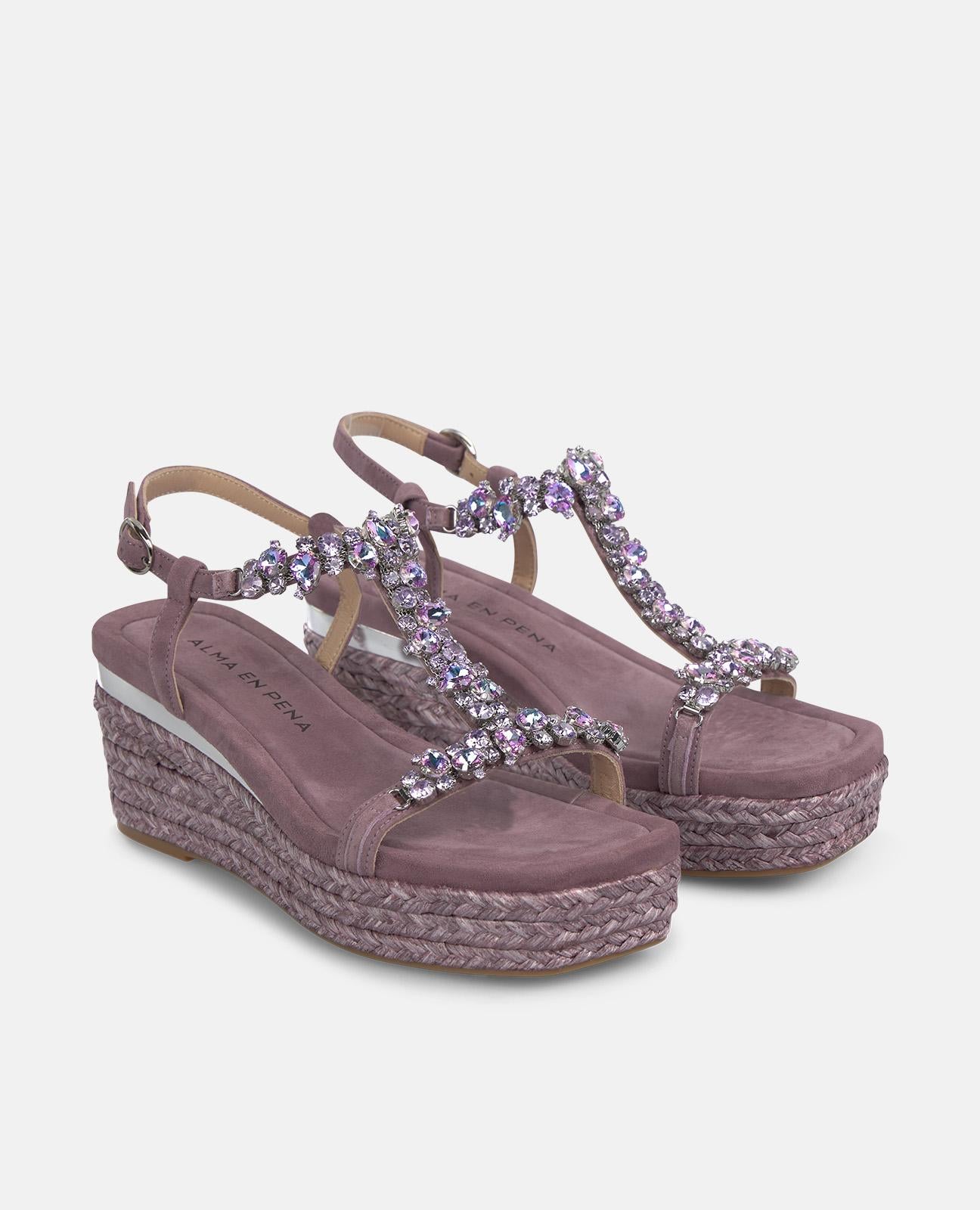 SANDALIA DE ESPARTO ALTURA MEDIA CON TACHAS EN T